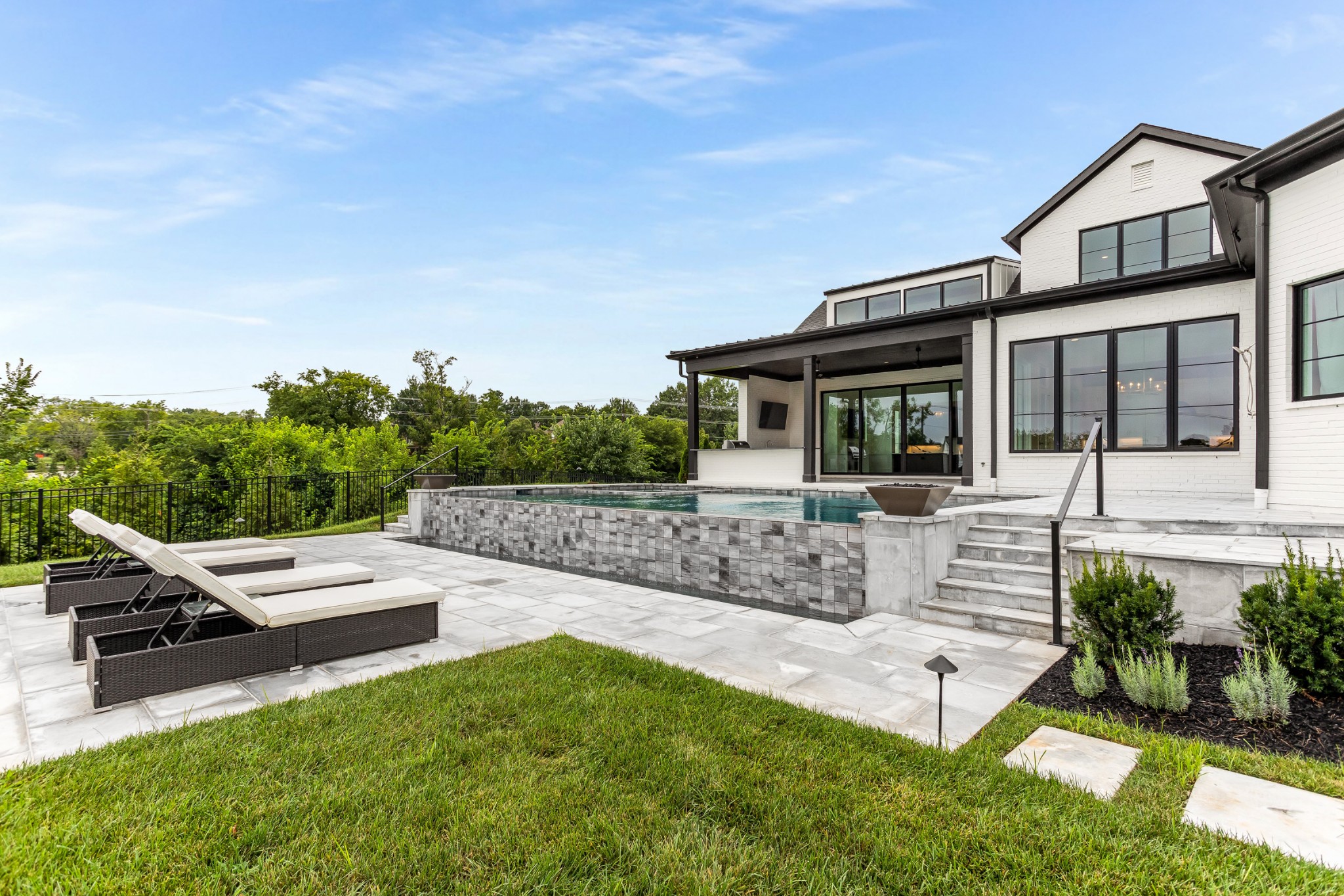 495 Chloe Ct