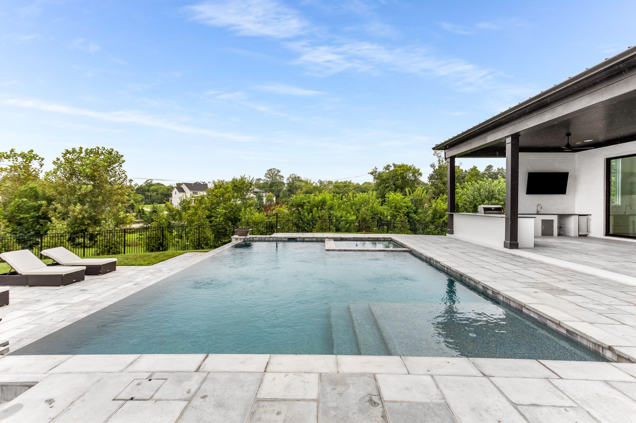 495 Chloe Ct