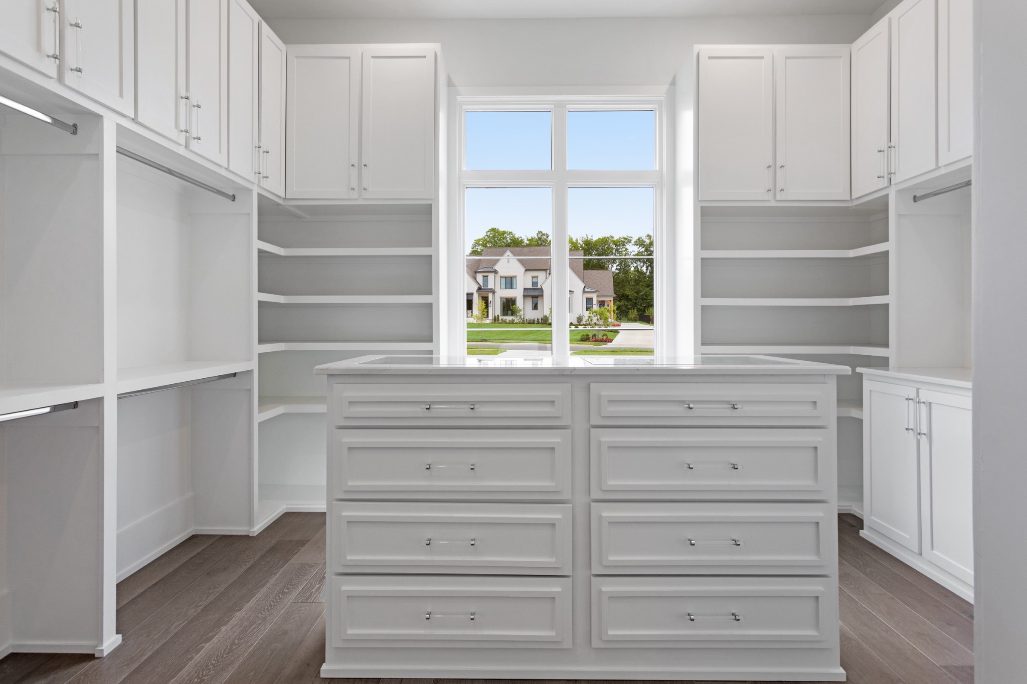 495 Chloe Ct
