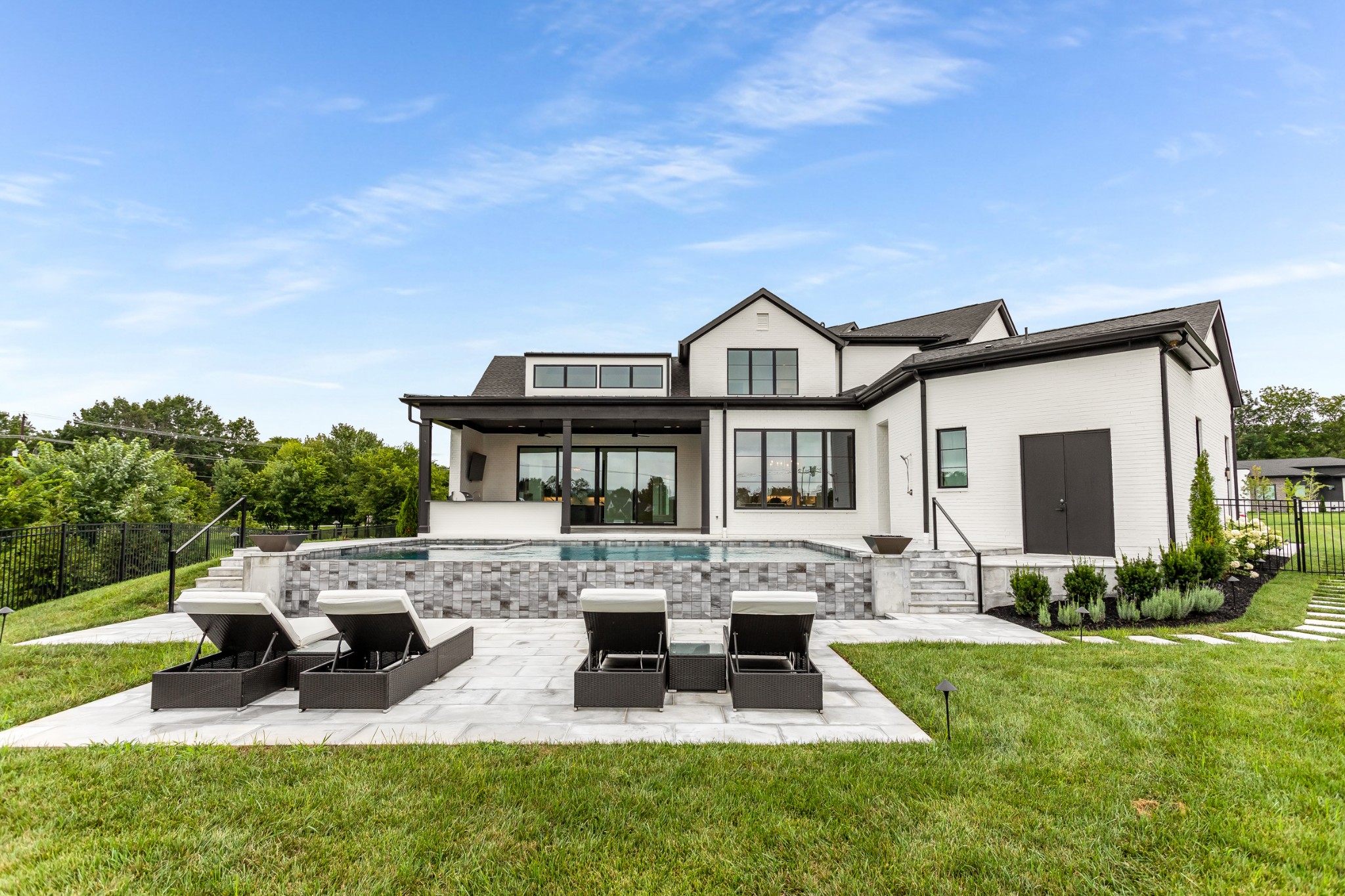 495 Chloe Ct
