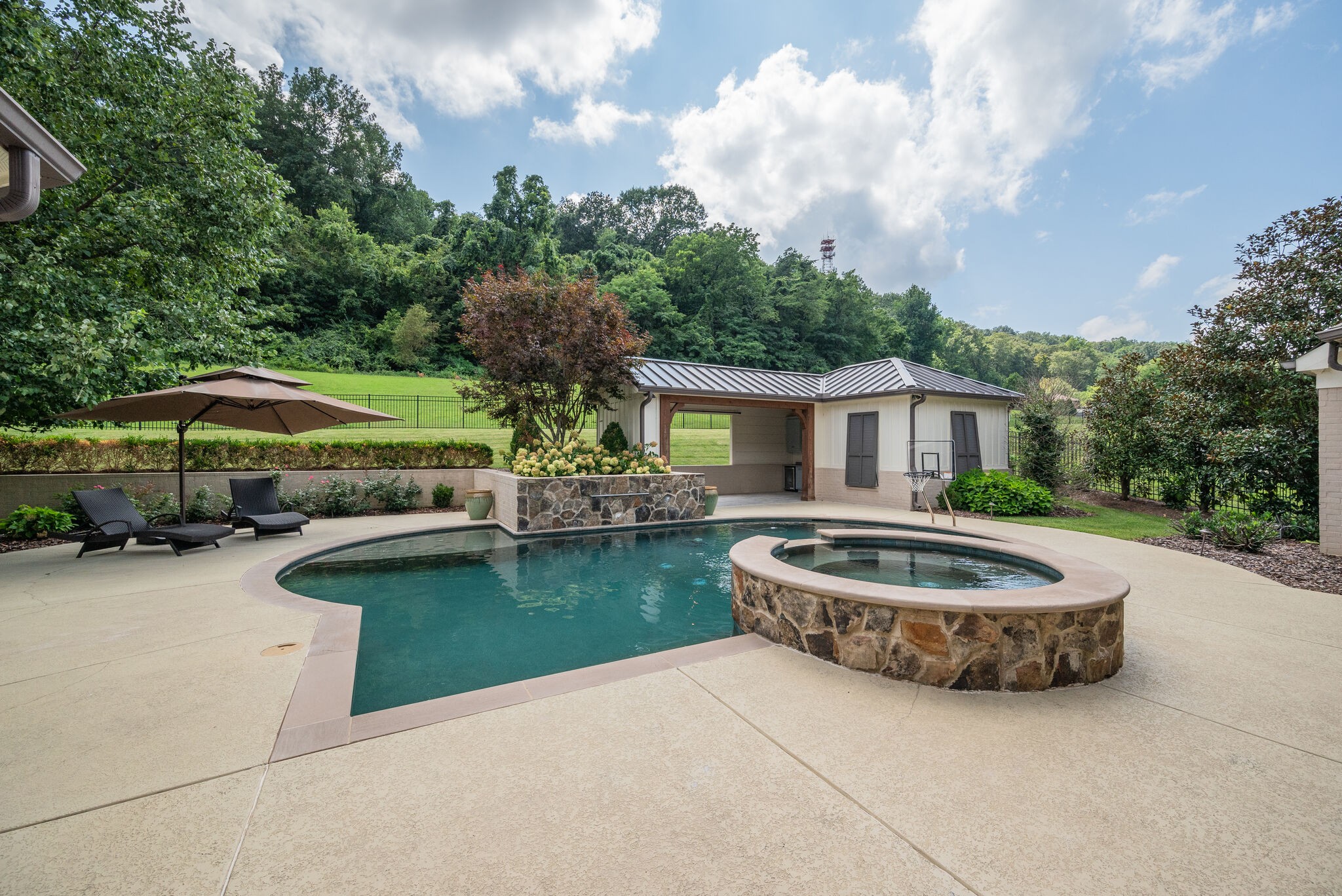 835 Windstone Blvd