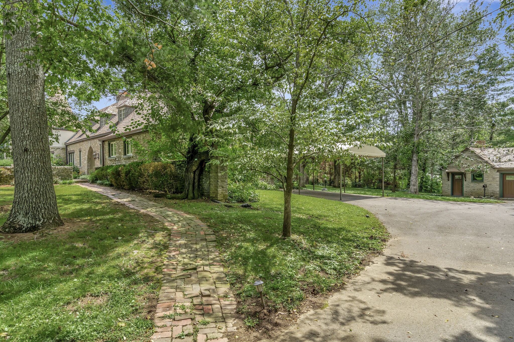 213 Lynnwood Ter