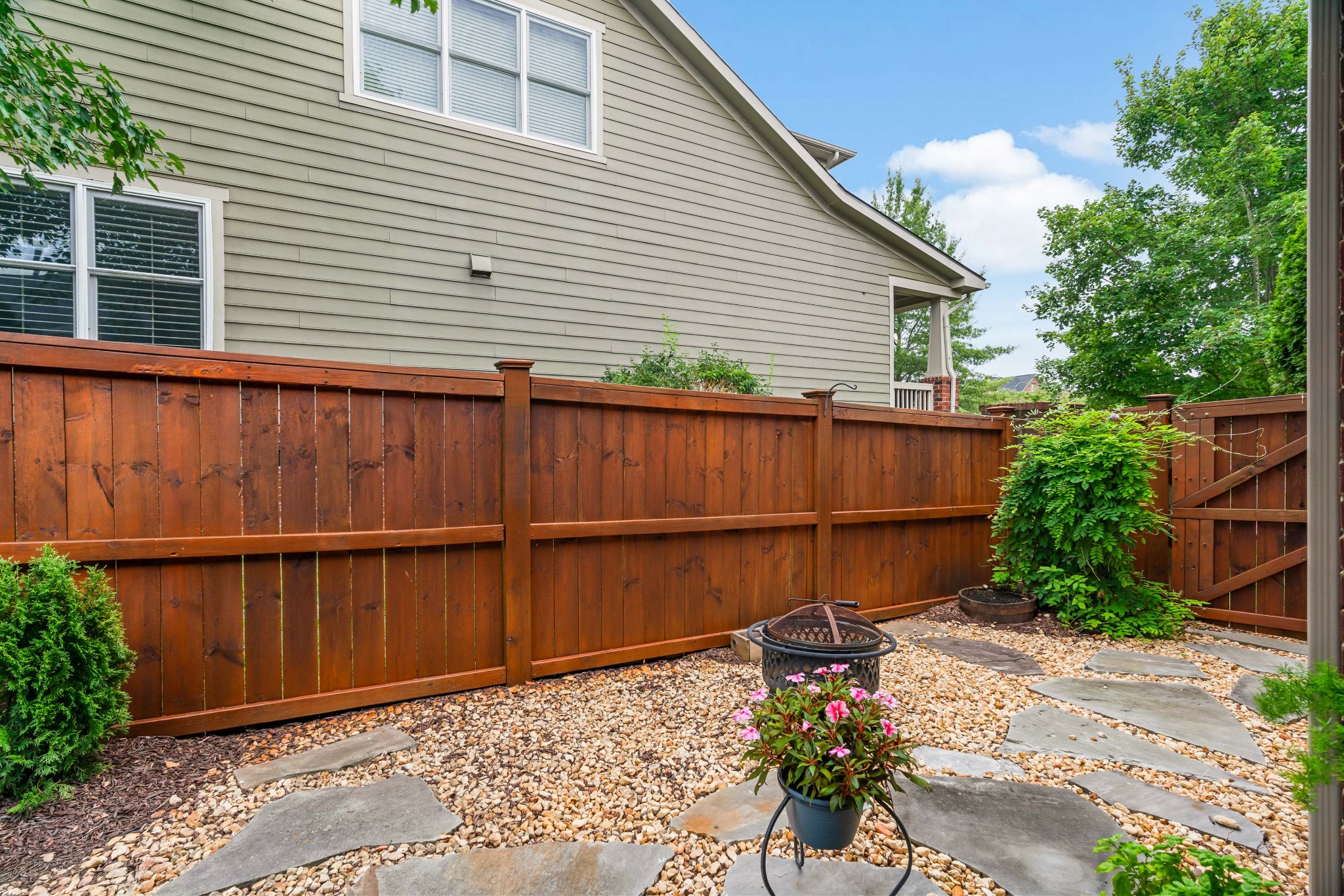 3421 Colebrook Dr