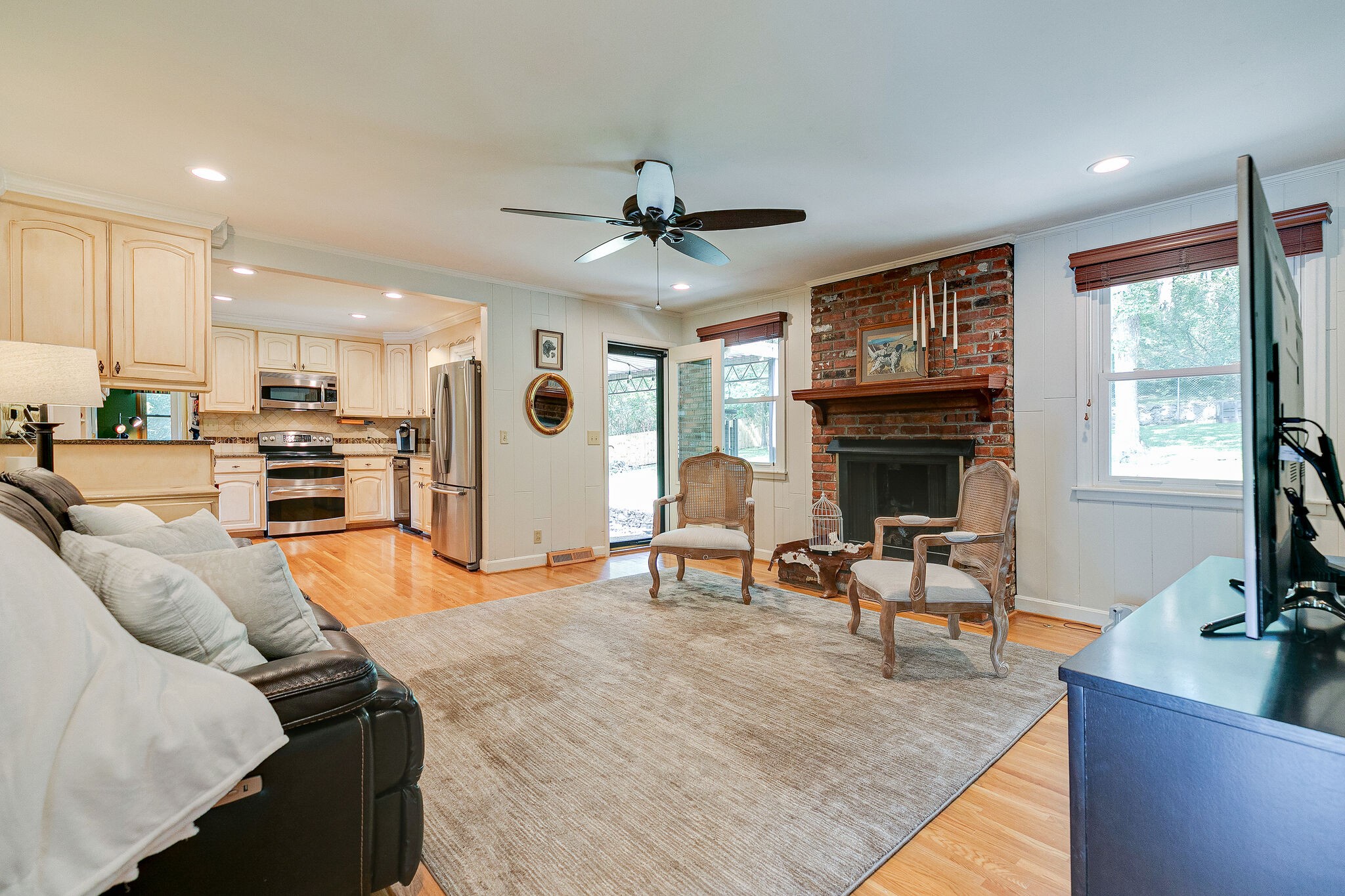 712 Clematis Dr