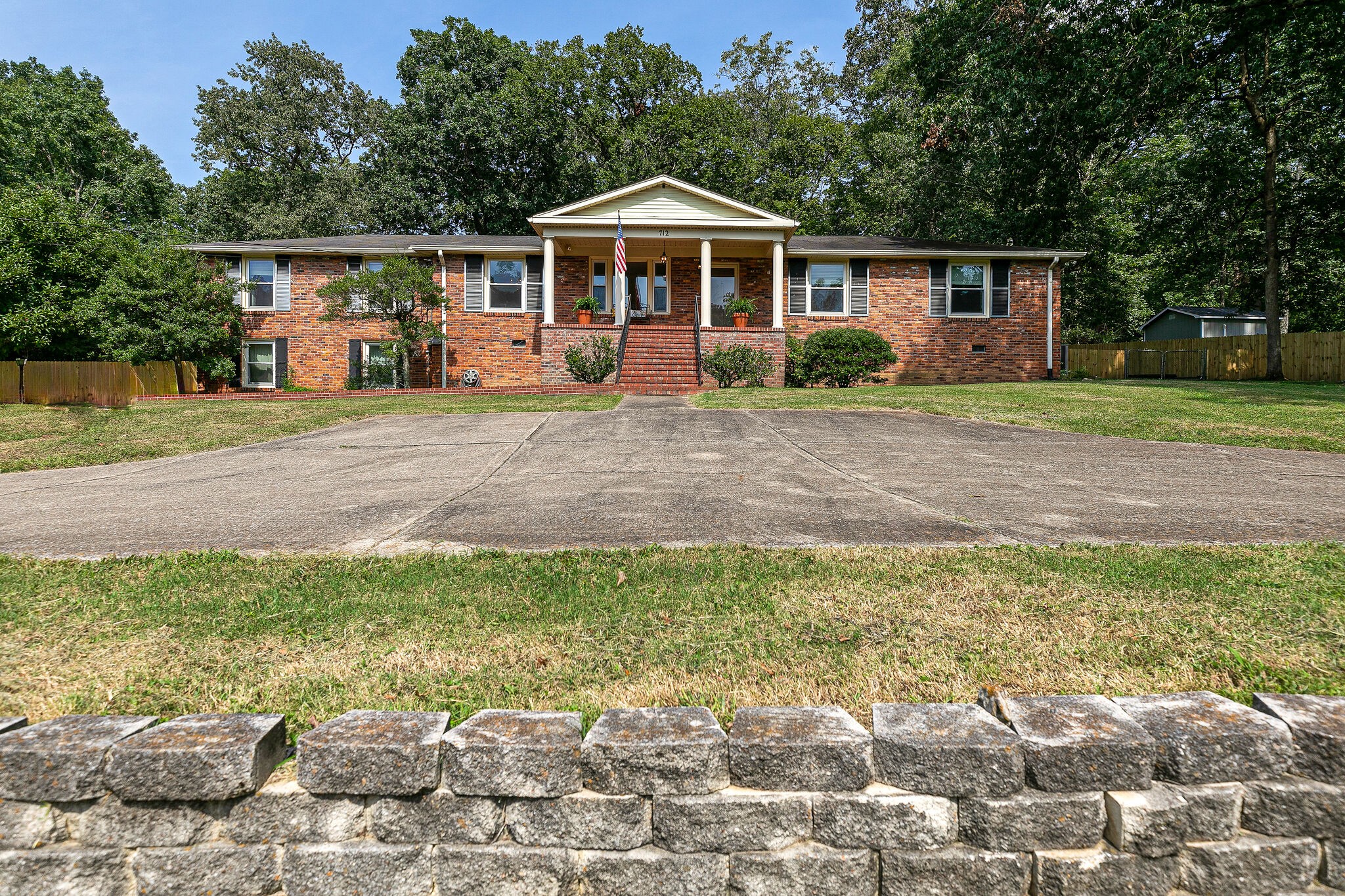 712 Clematis Dr