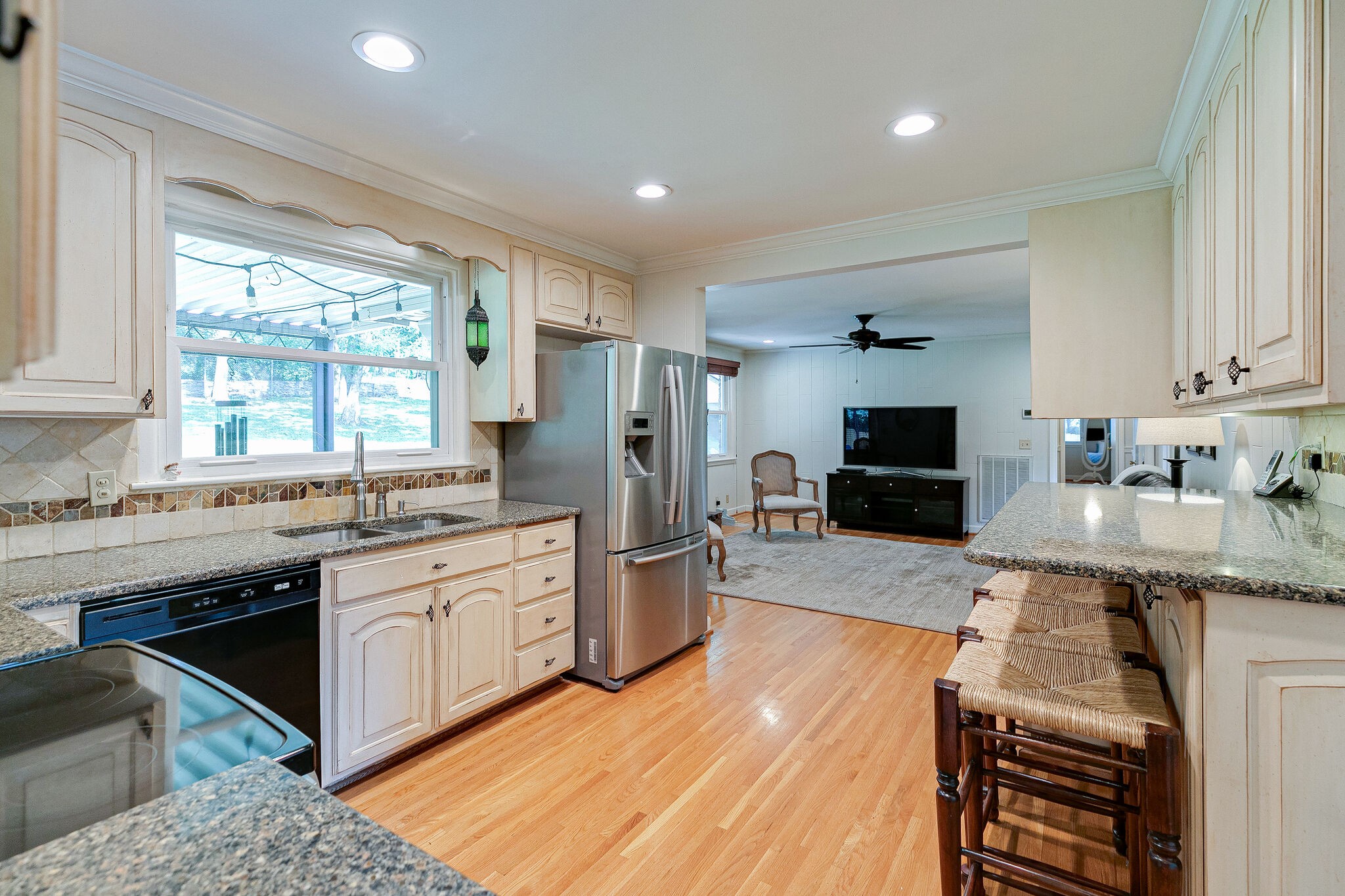 712 Clematis Dr