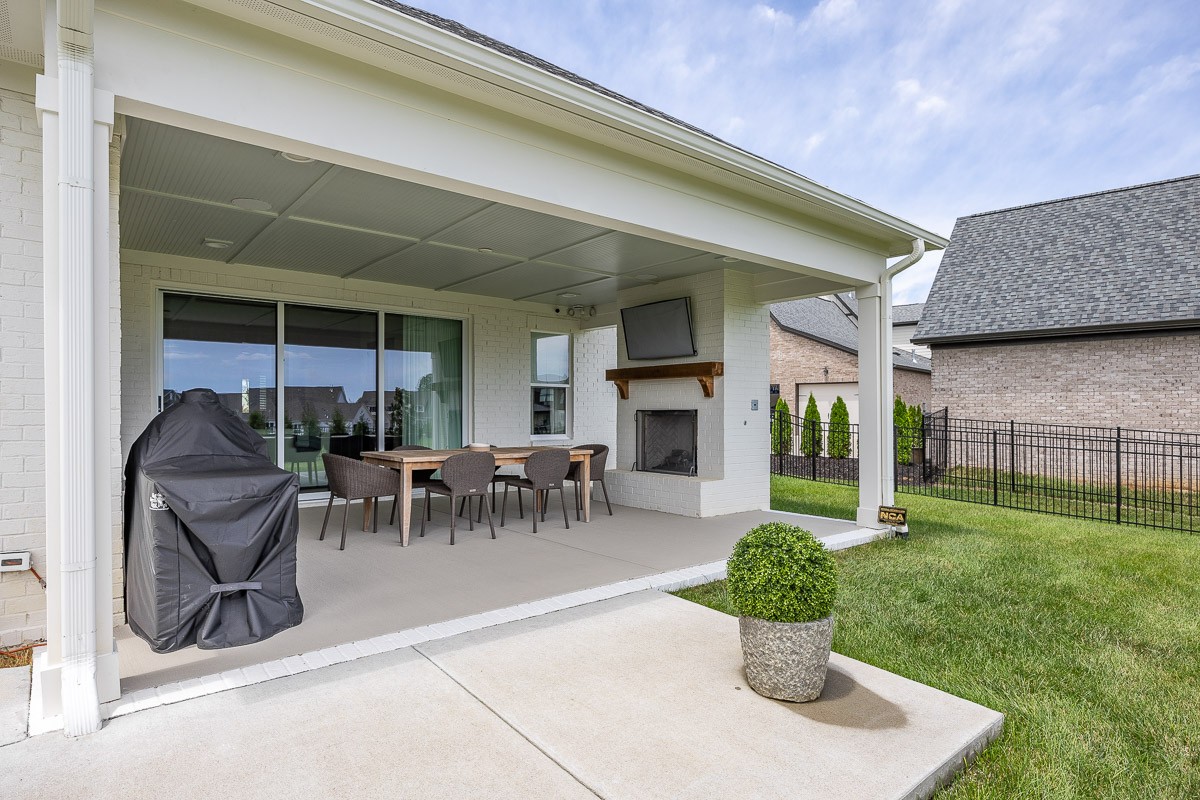 6822 Chatterton Dr