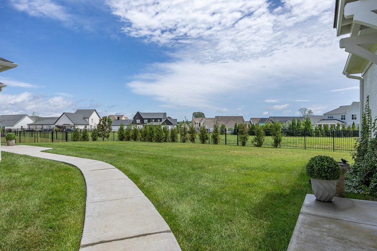 6822 Chatterton Dr