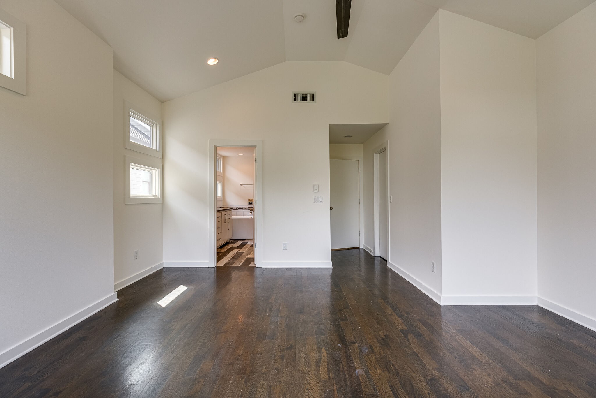 2802B Vaulx Ln