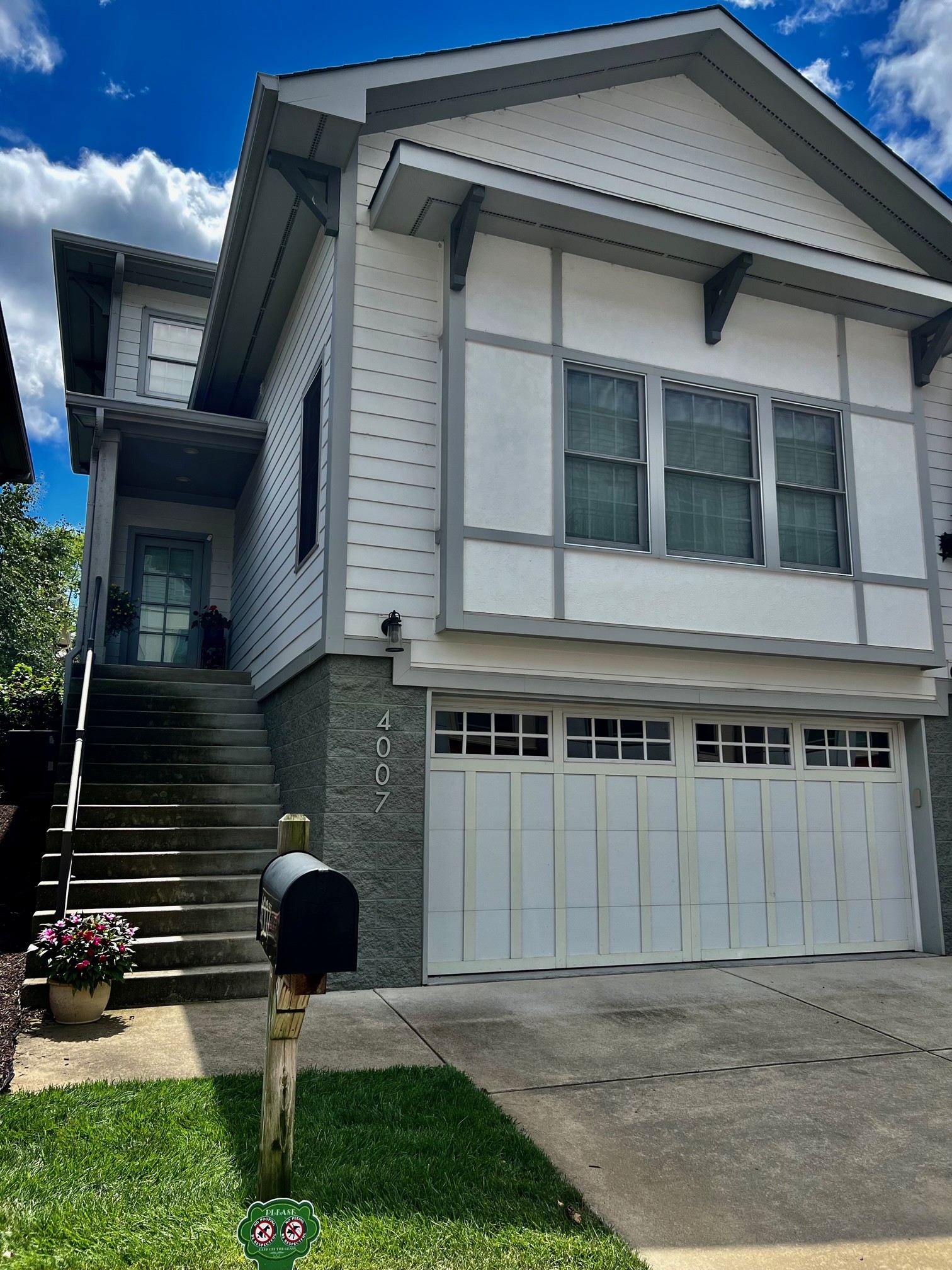 4007 Elkins Aly