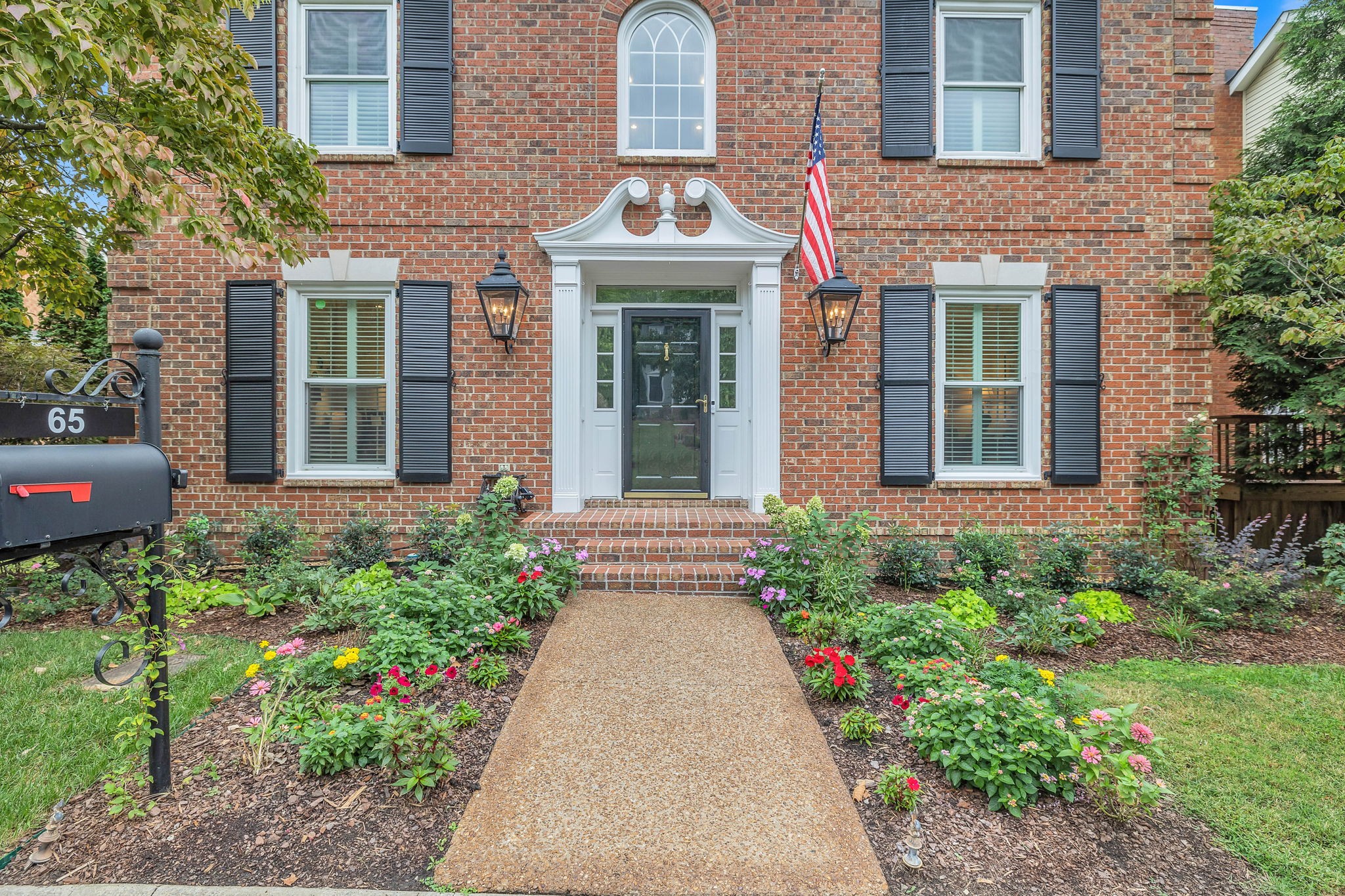 65 Ravenwood Hills Cir