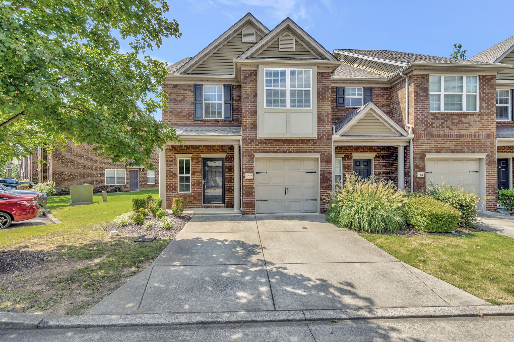1317 Crown Point Pl