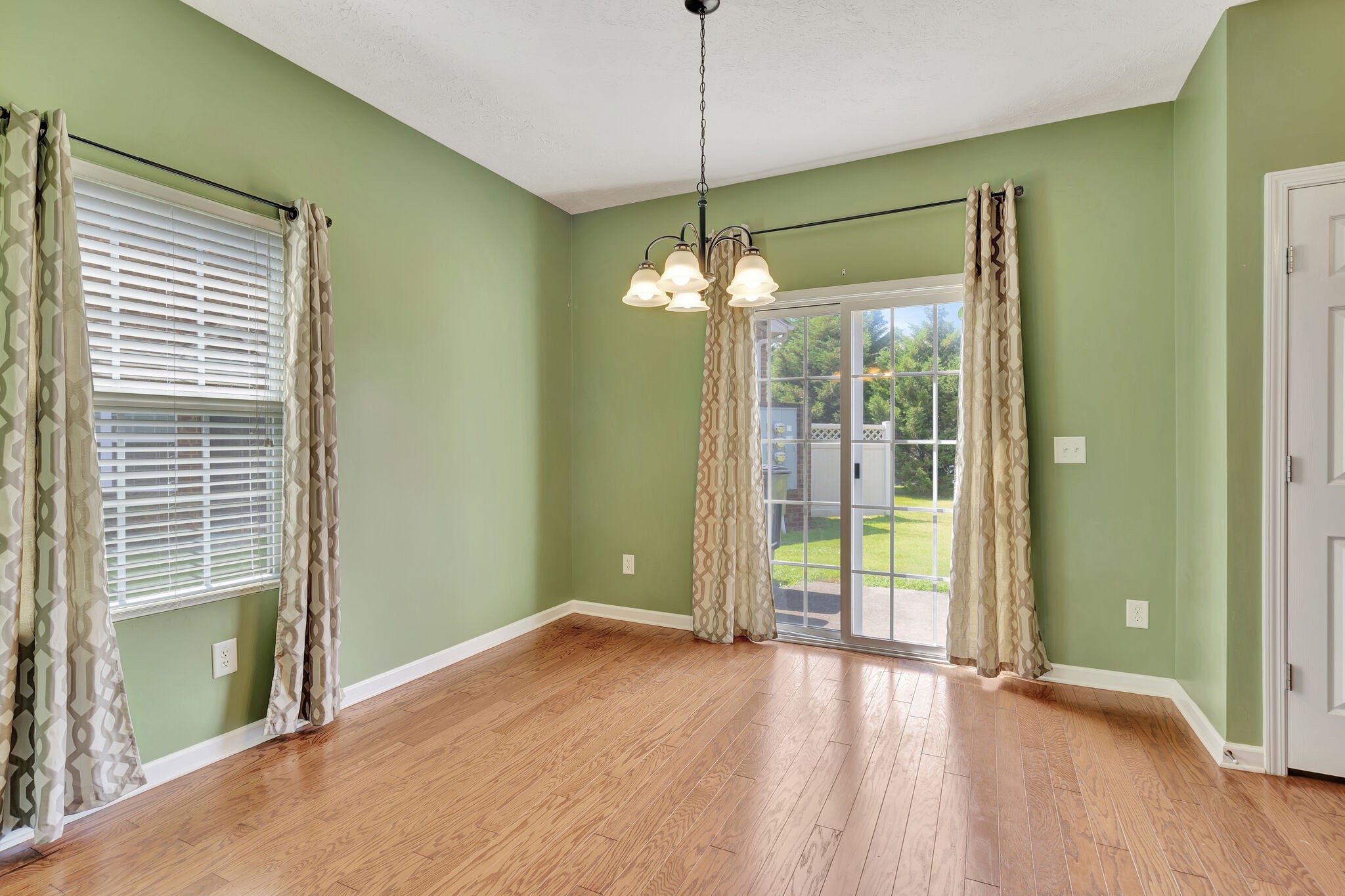 1317 Crown Point Pl