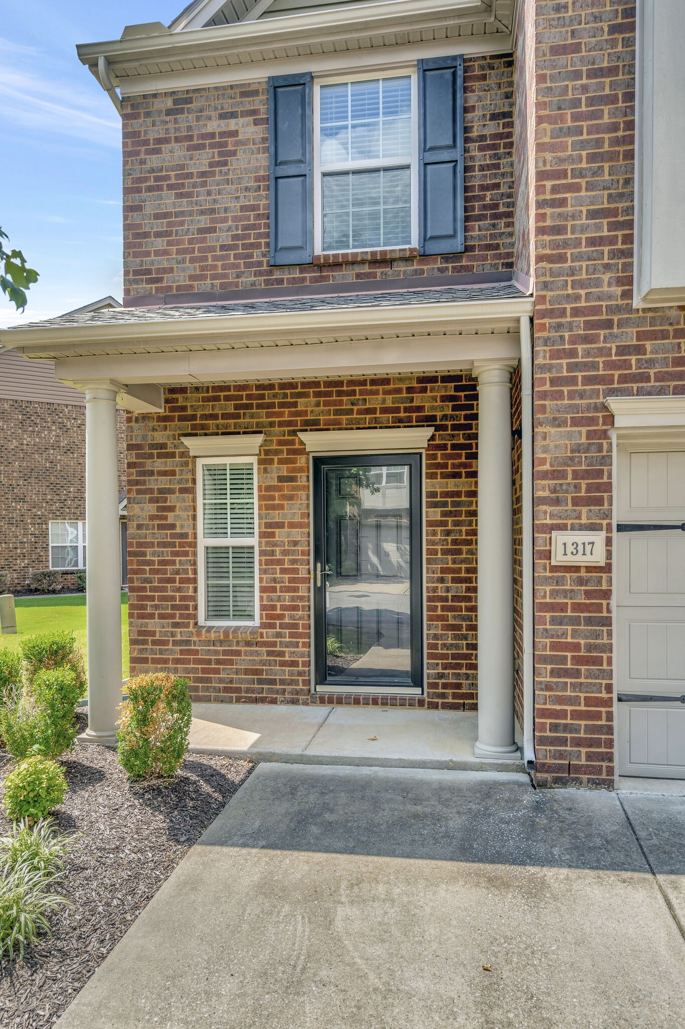 1317 Crown Point Pl