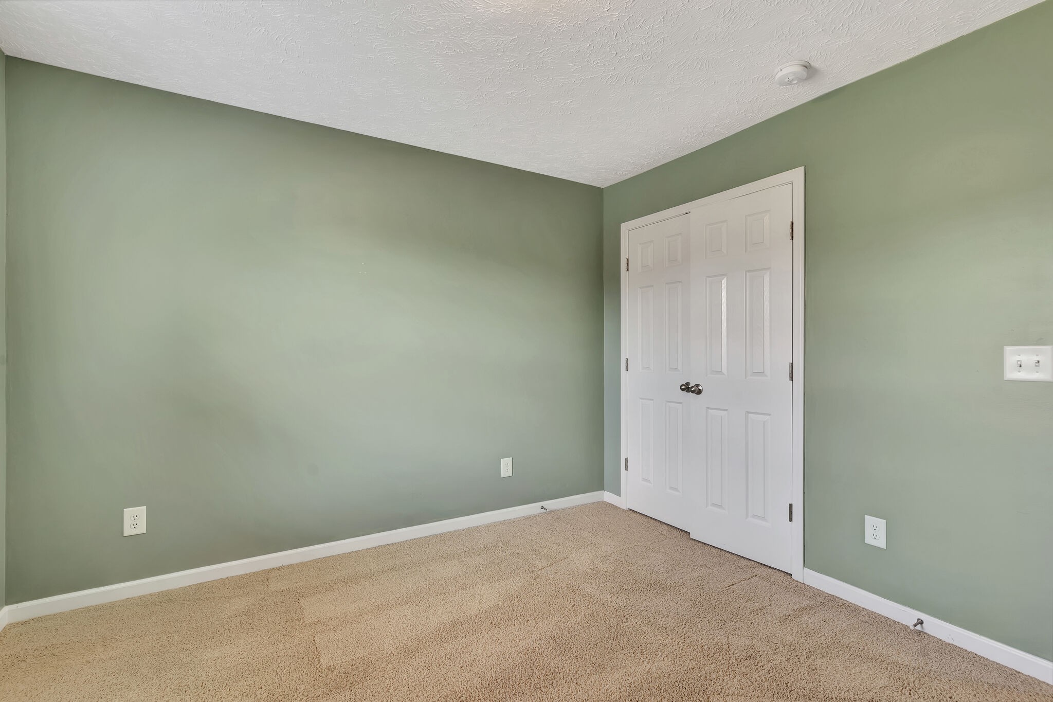 1317 Crown Point Pl