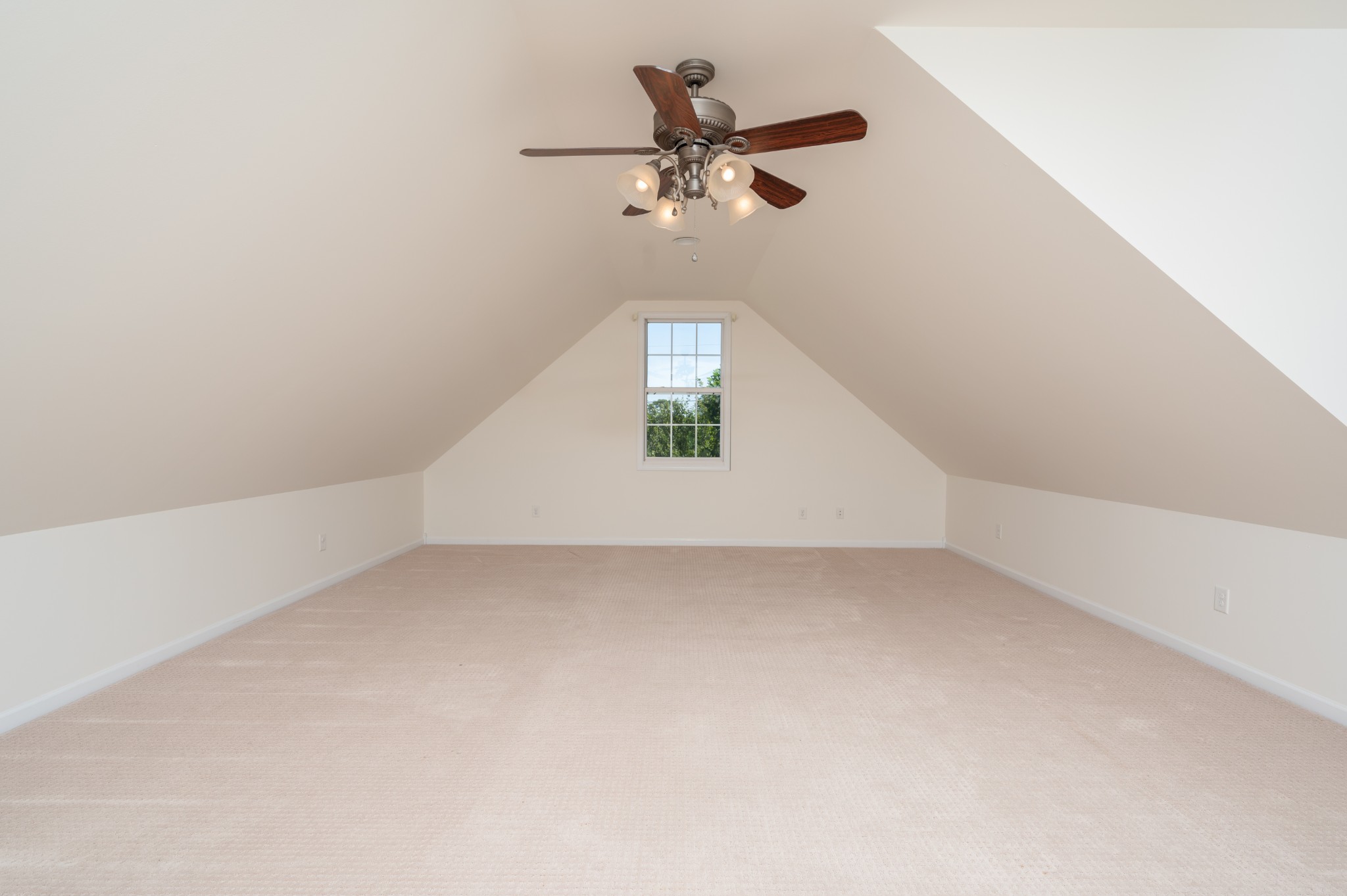 636 Delk Ln