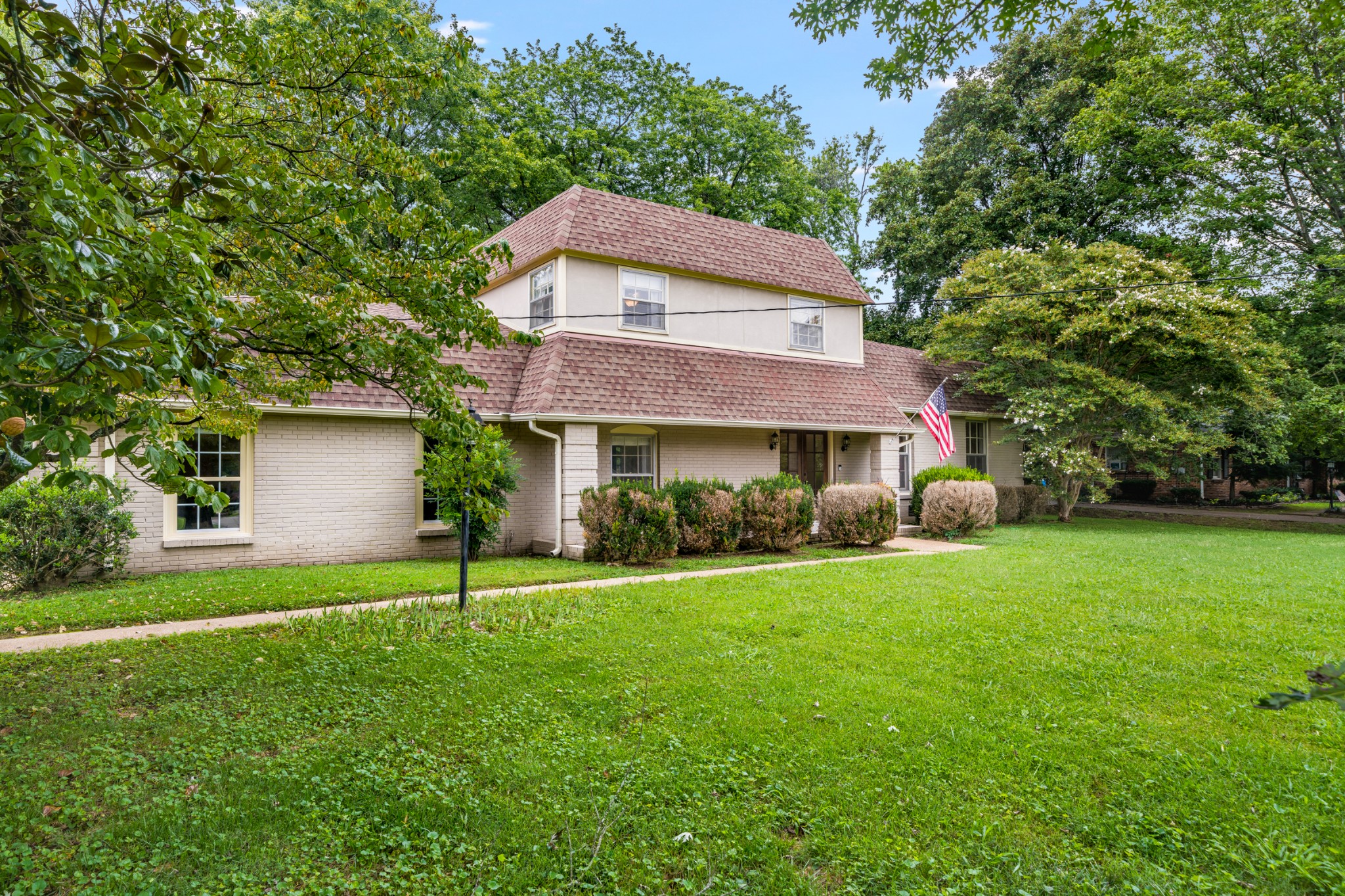 1501 Lipscomb Dr