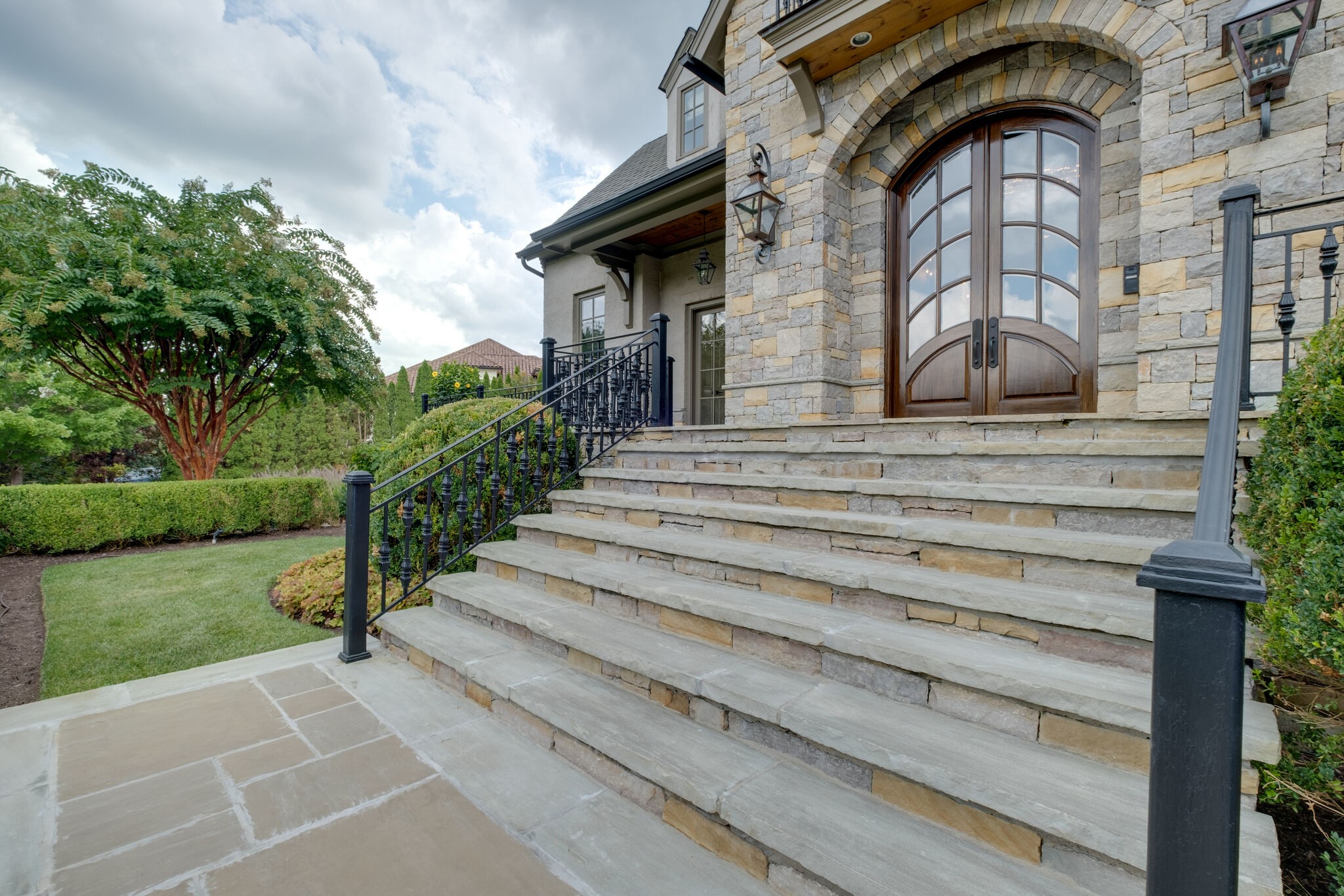 1045 Vaughn Crest Dr