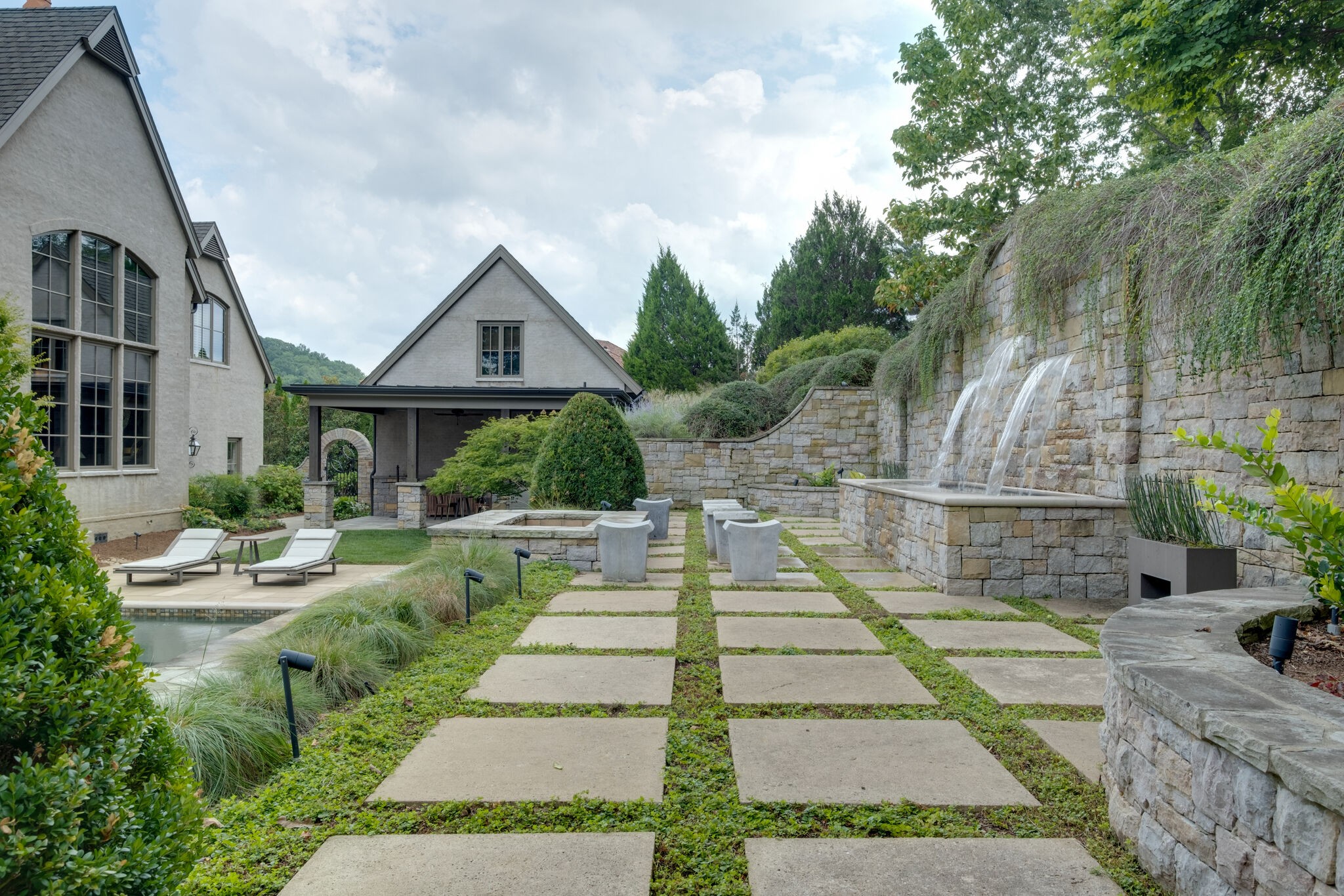 1045 Vaughn Crest Dr
