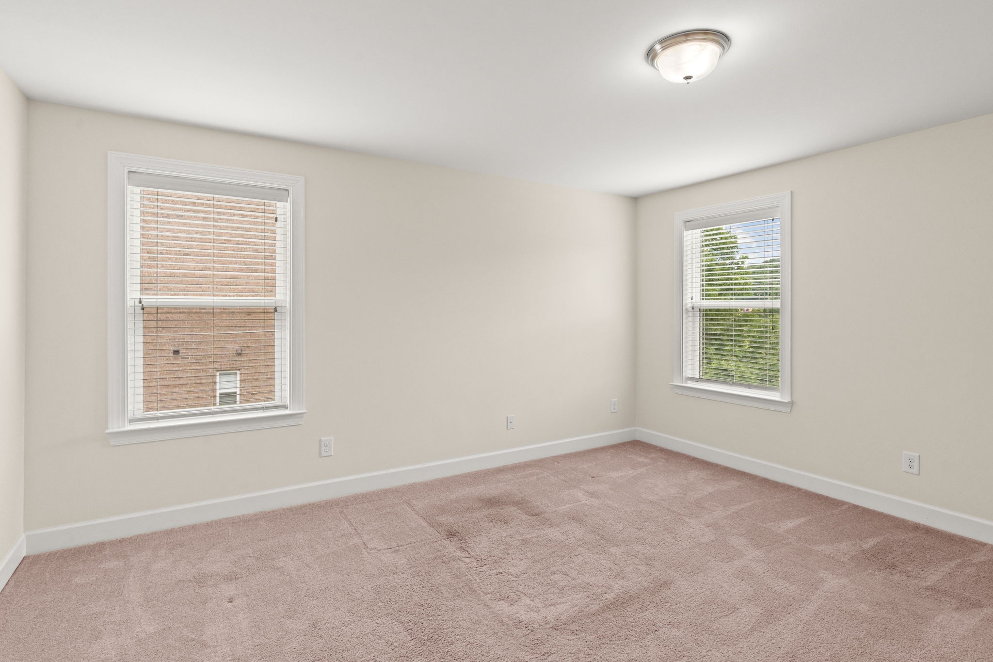 9786 Glenmore Ln