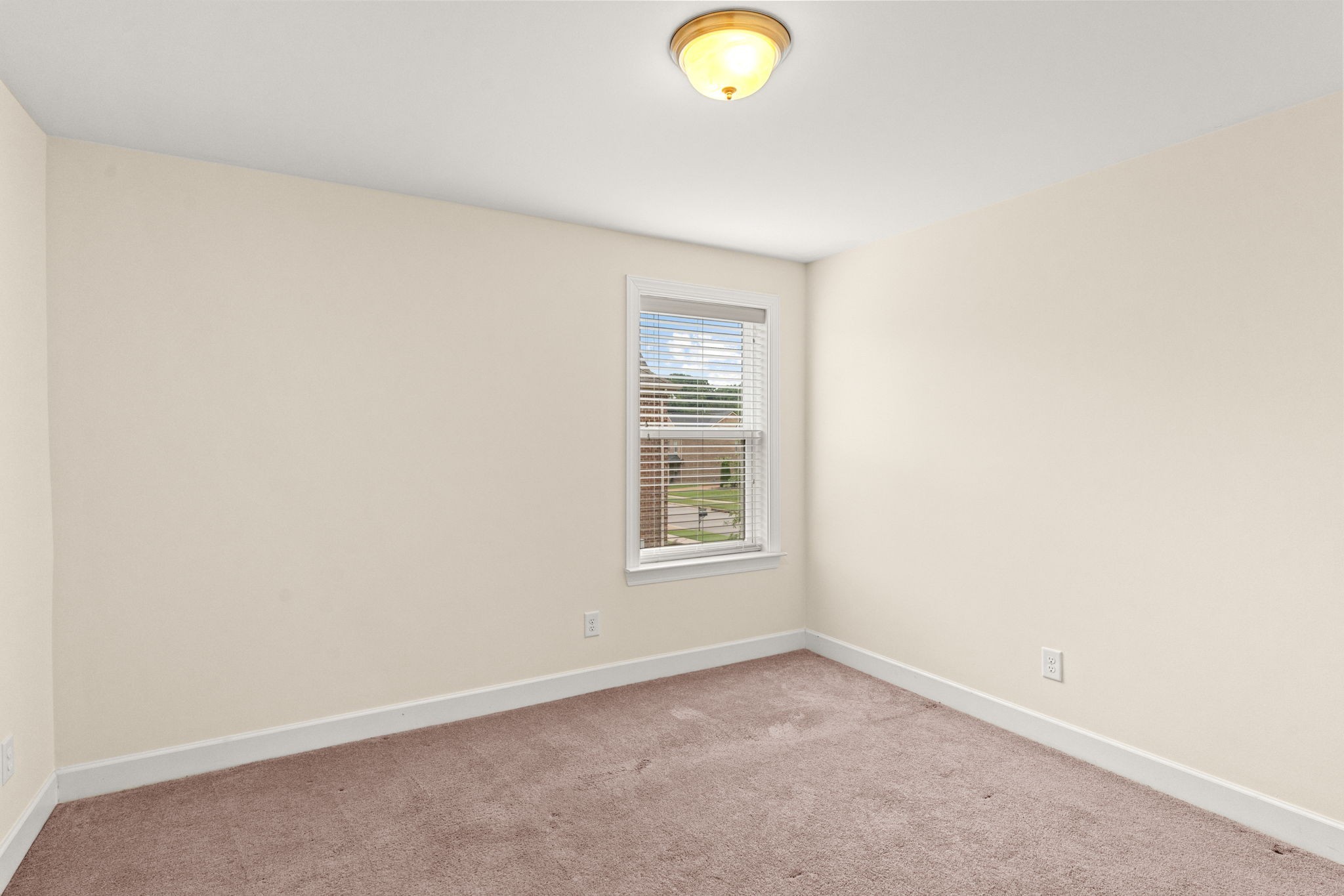 9786 Glenmore Ln