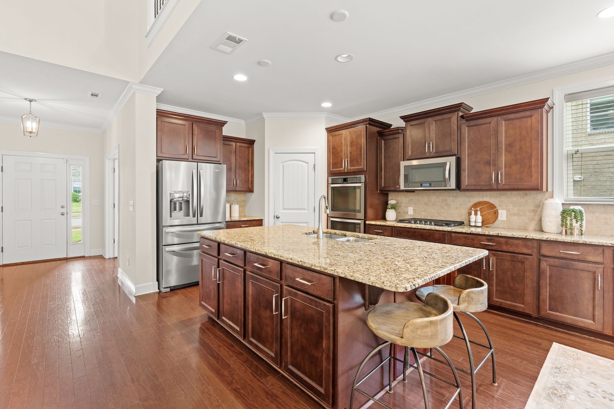 9786 Glenmore Ln