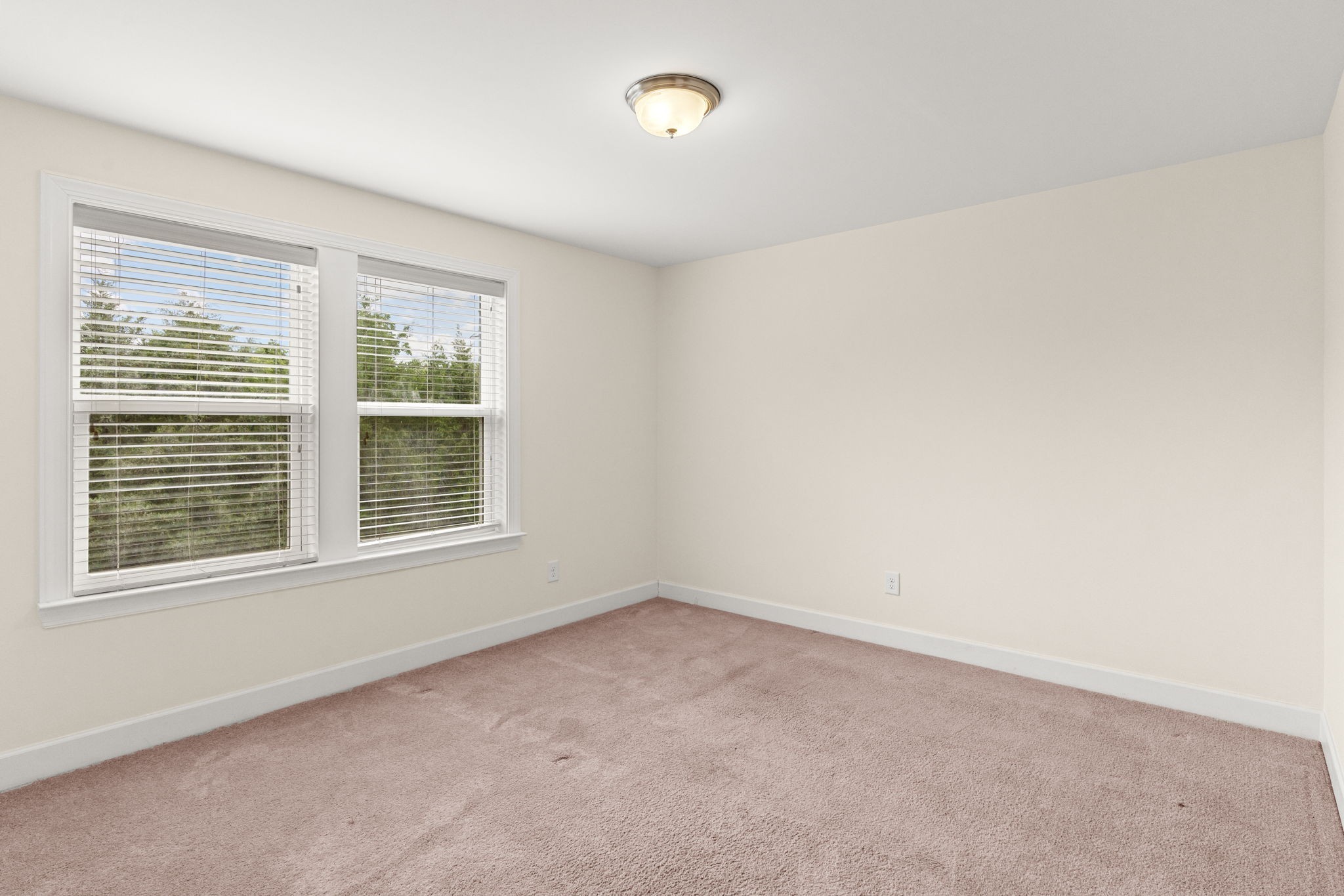 9786 Glenmore Ln