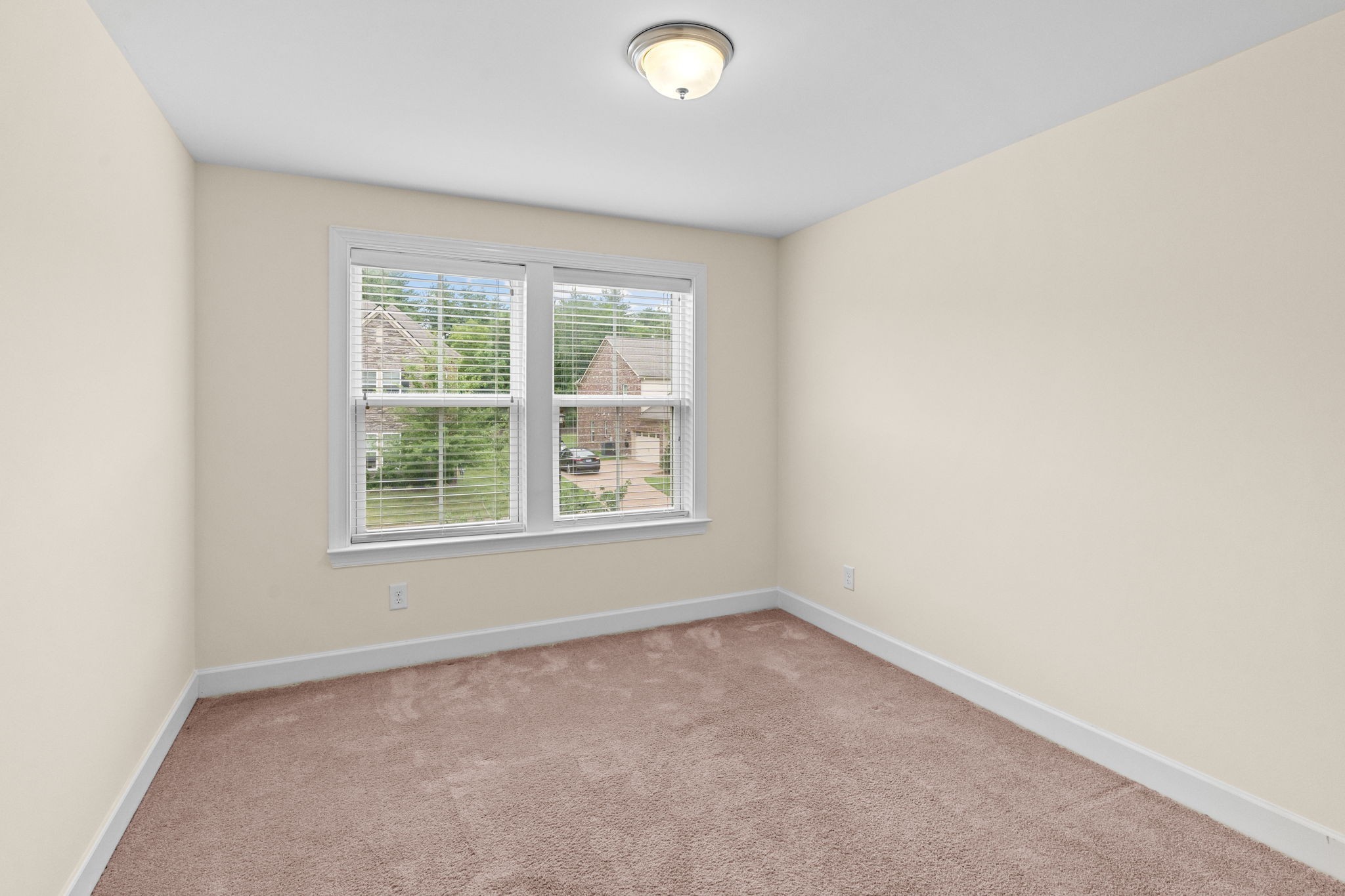 9786 Glenmore Ln