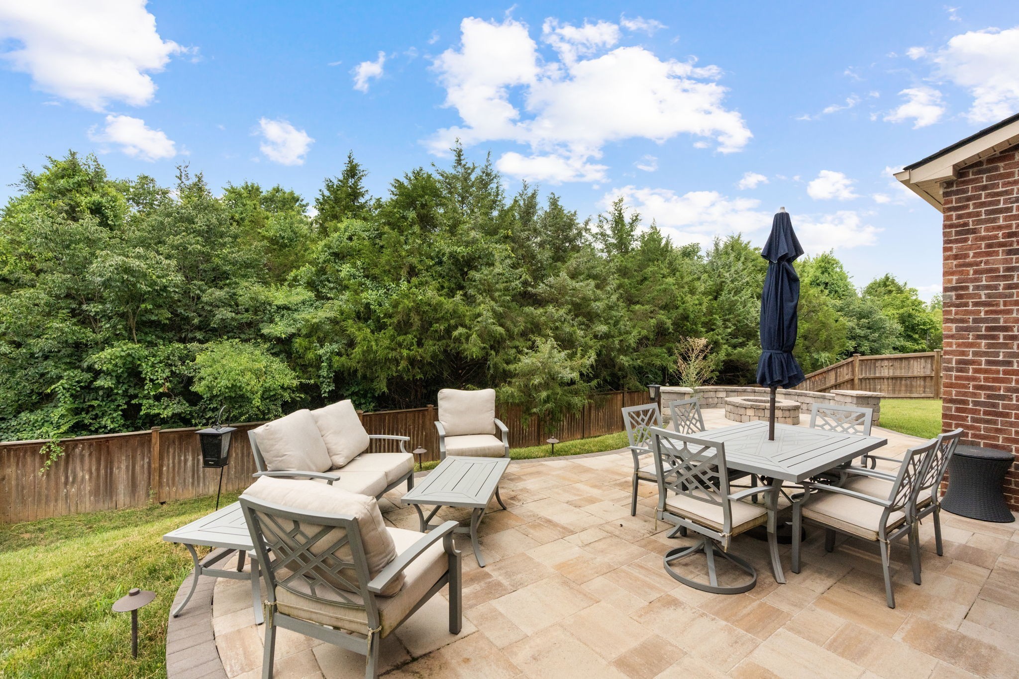9786 Glenmore Ln
