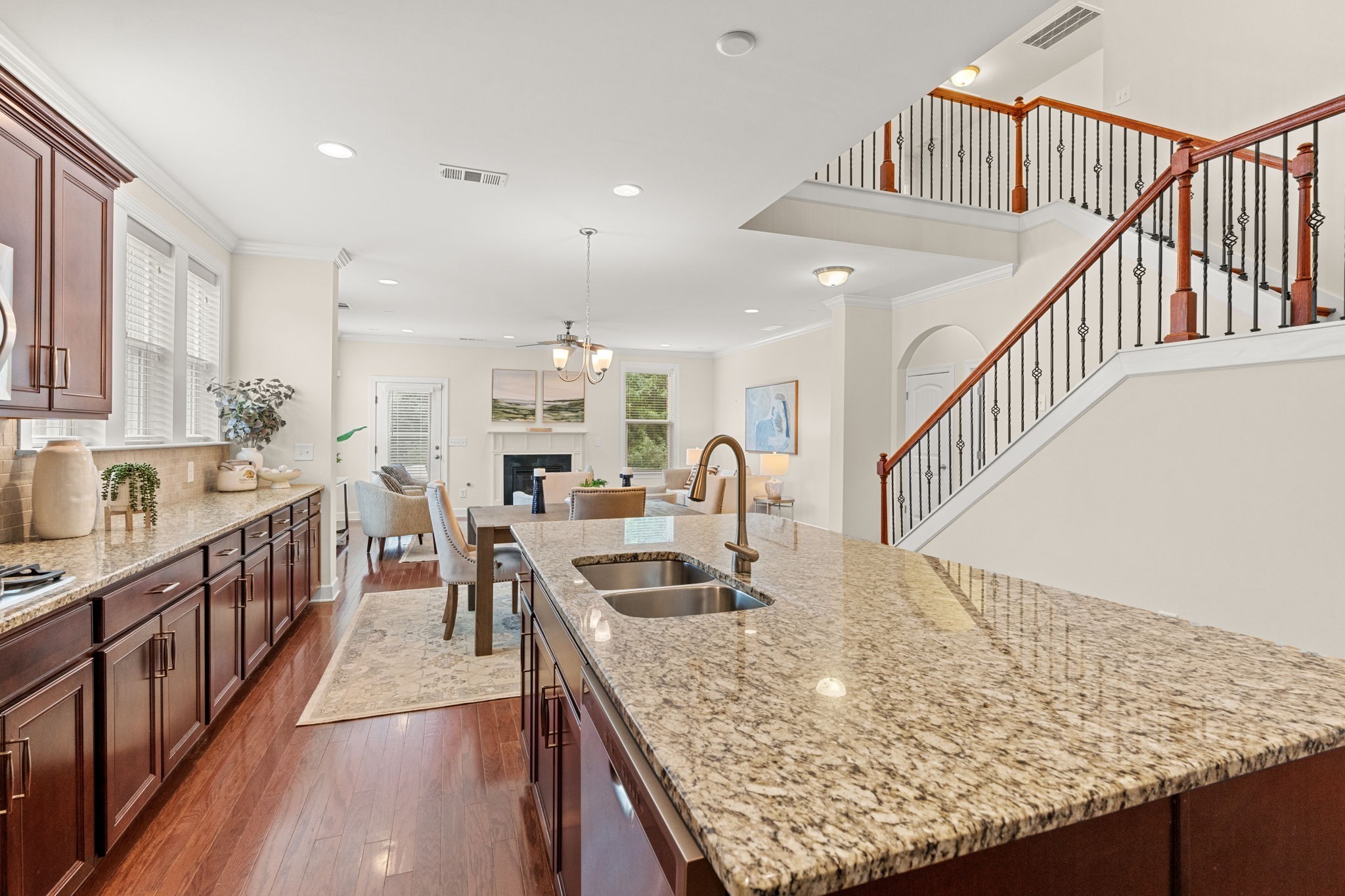9786 Glenmore Ln