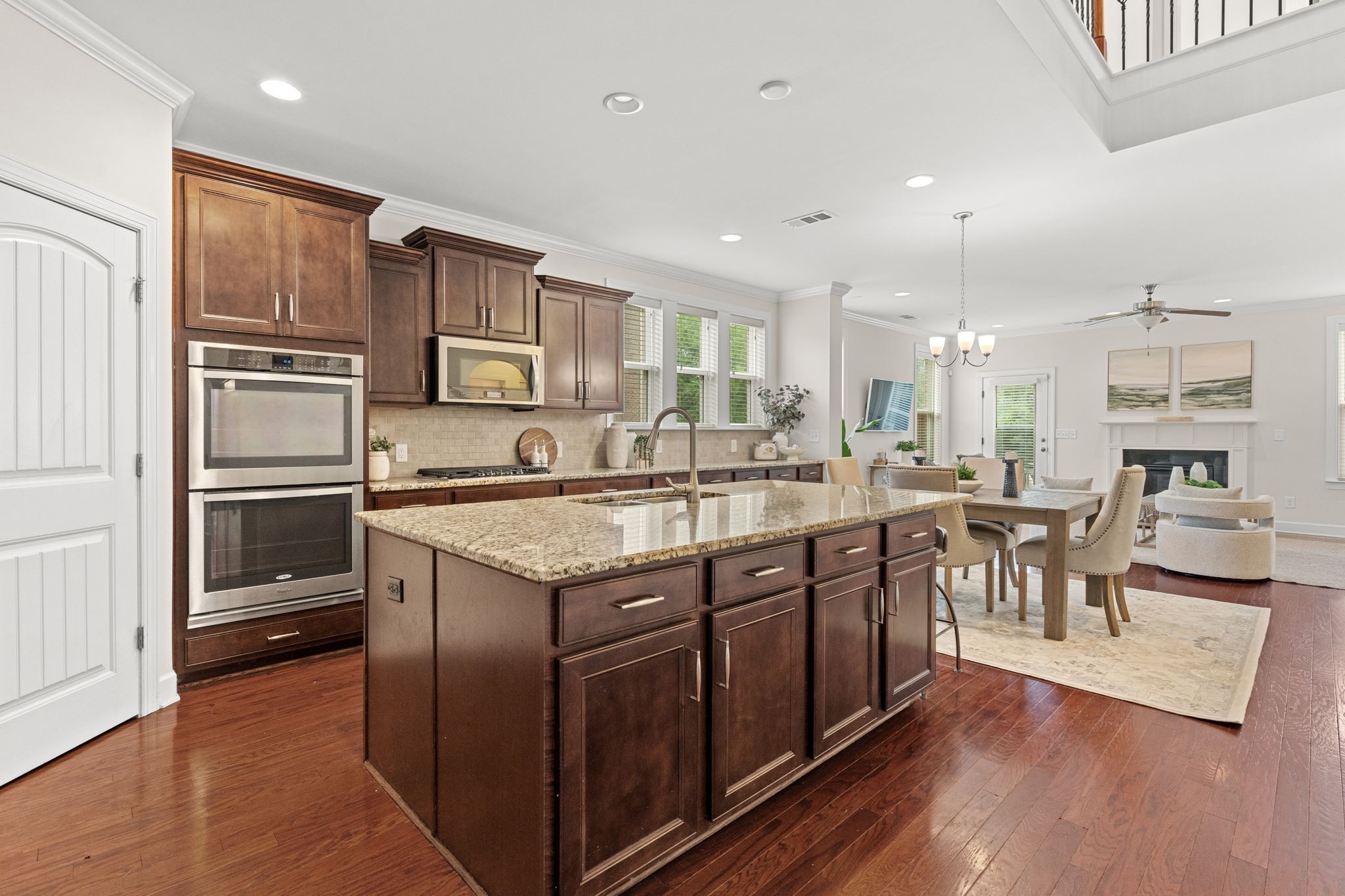9786 Glenmore Ln