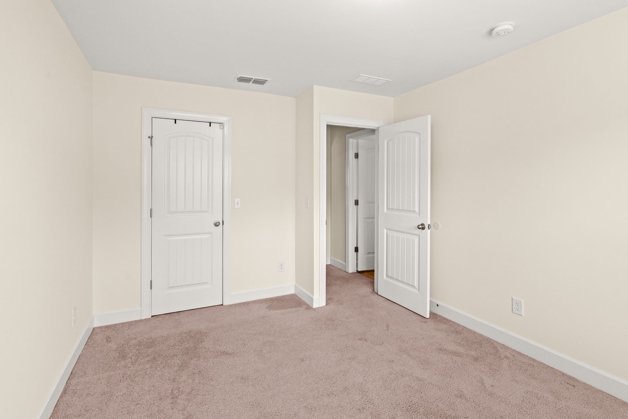 9786 Glenmore Ln