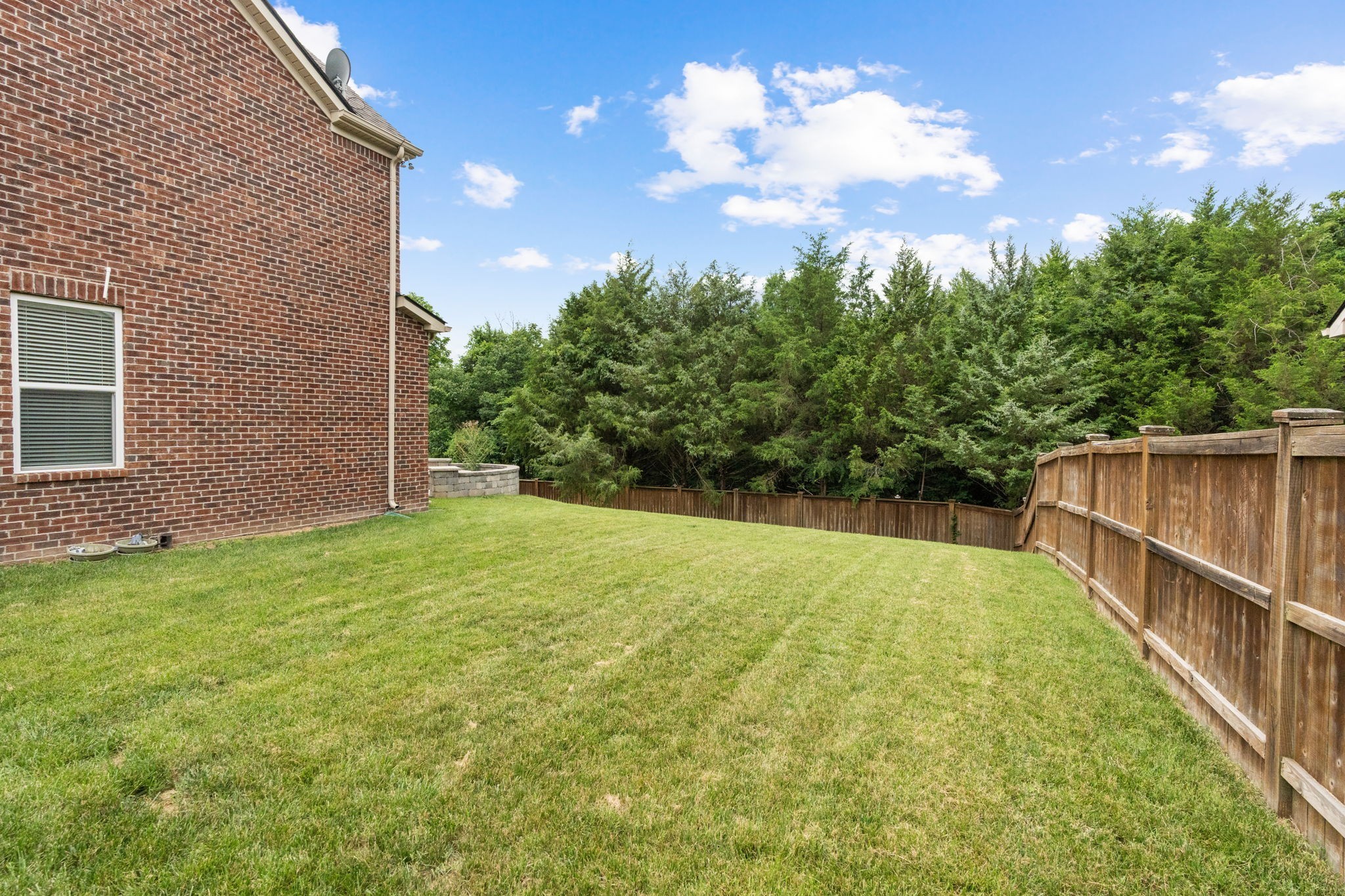 9786 Glenmore Ln