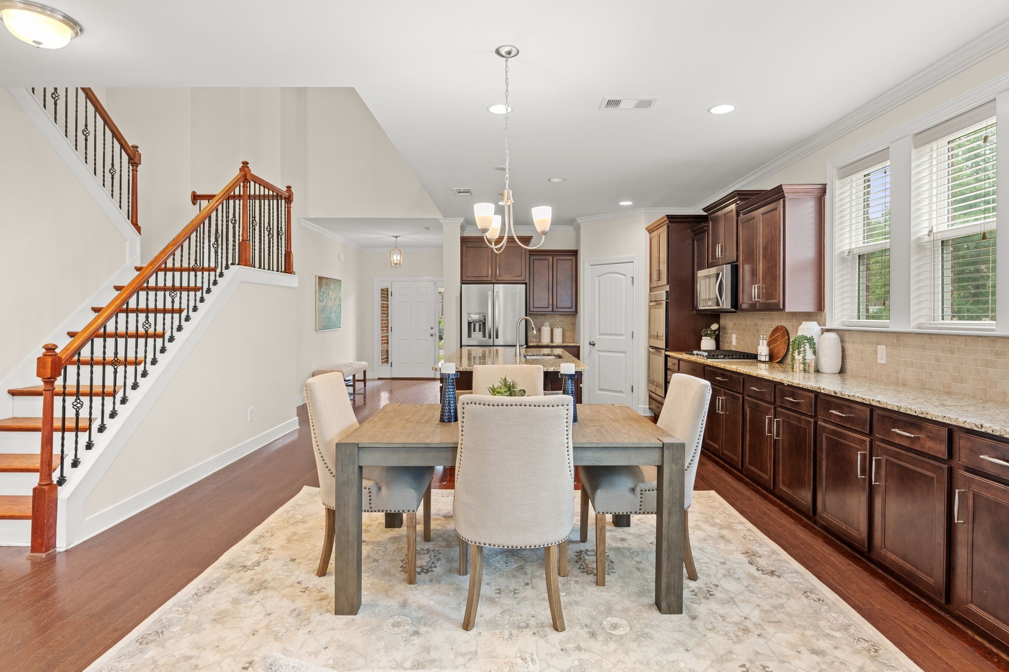 9786 Glenmore Ln