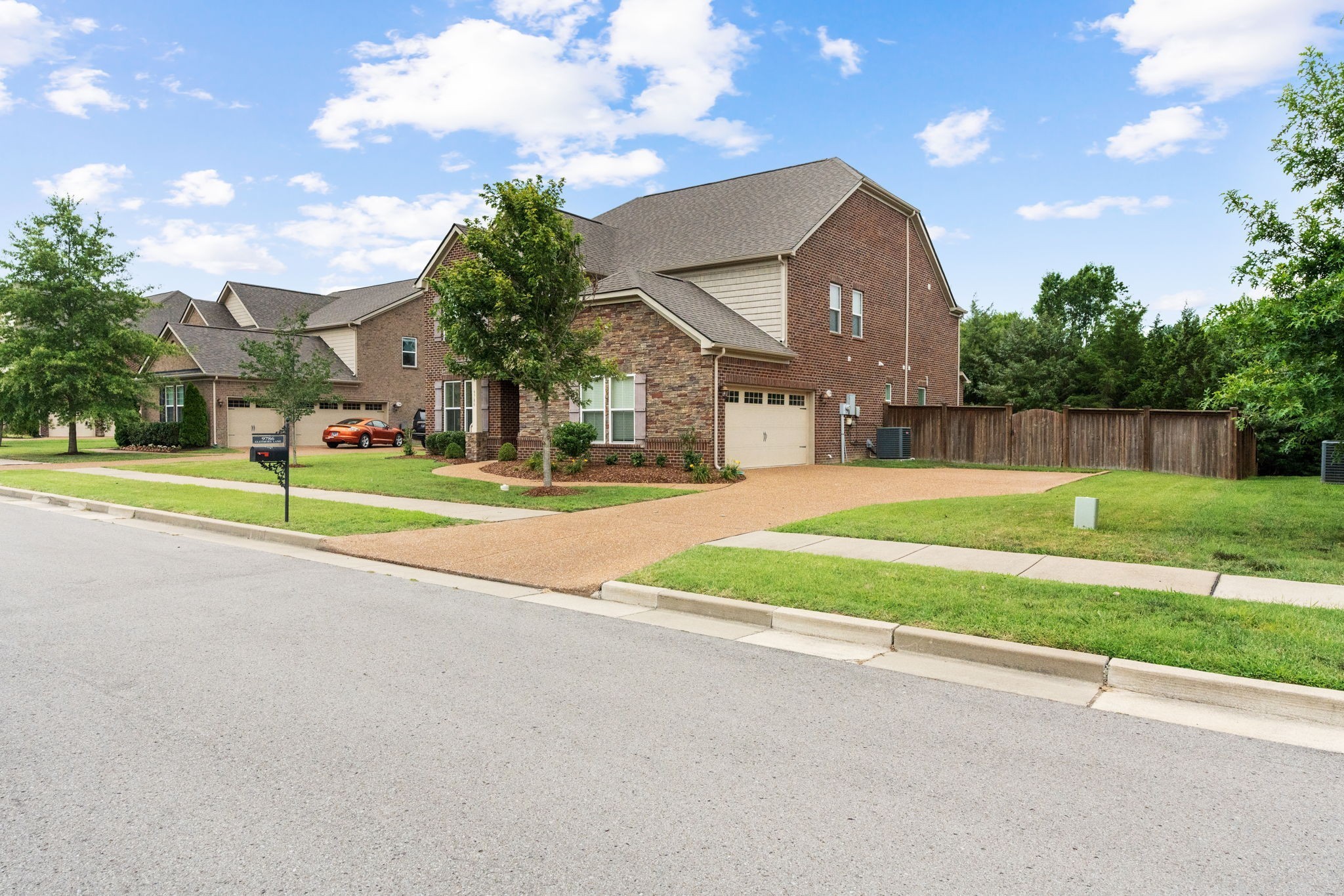 9786 Glenmore Ln