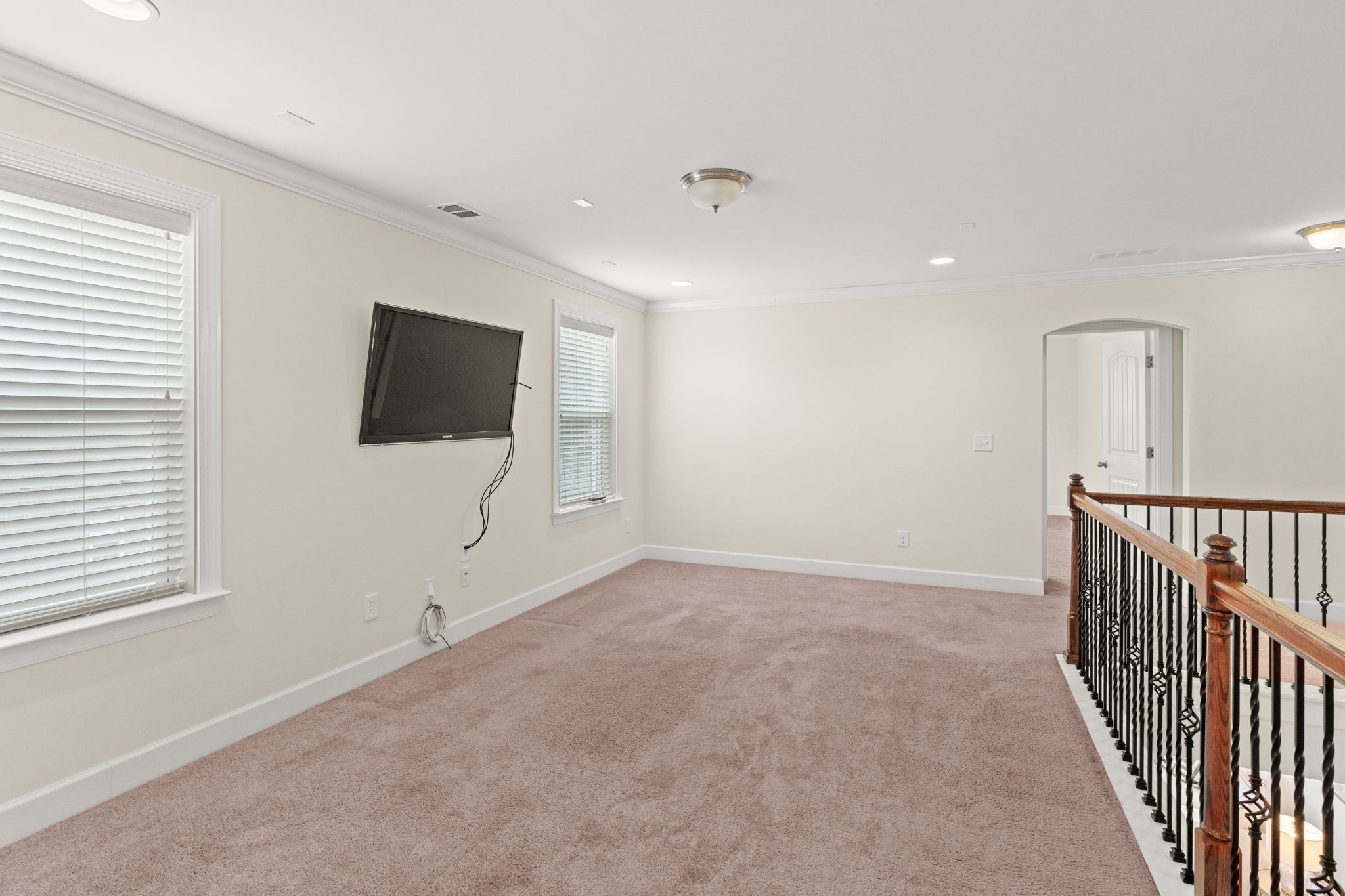9786 Glenmore Ln