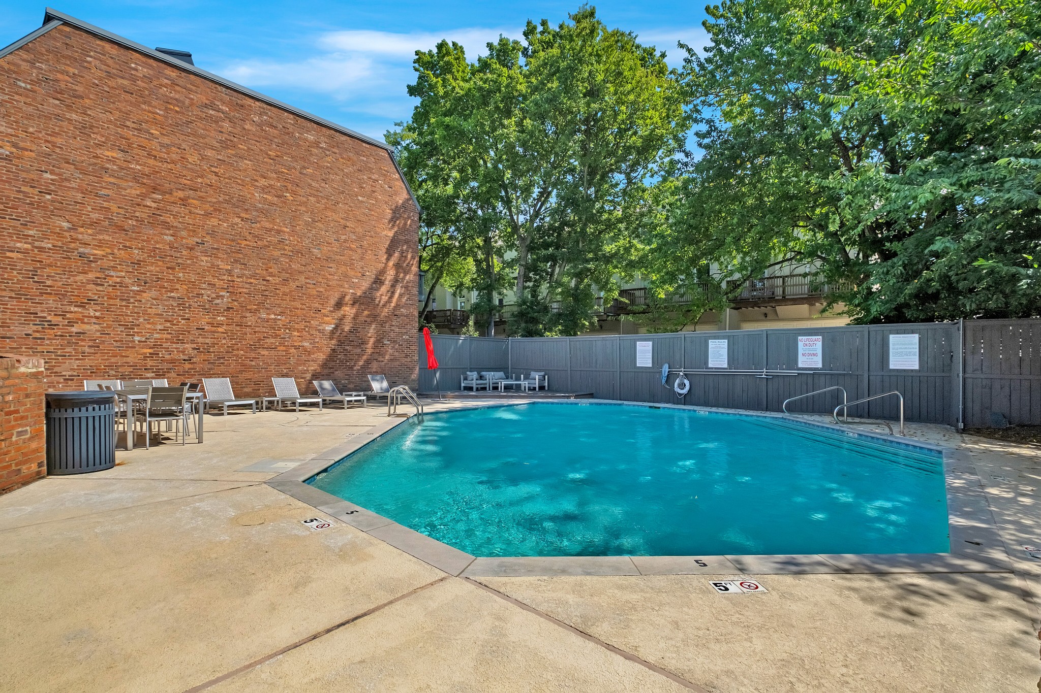 135 Hampton Pl