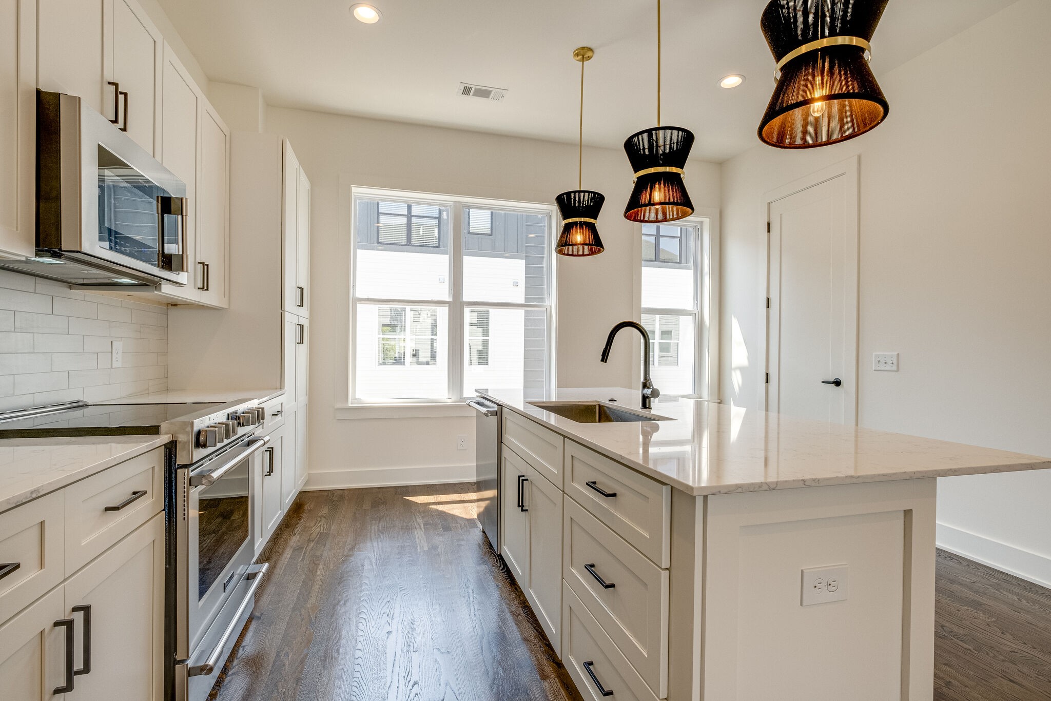 613 Vernon Ave Unit: 6