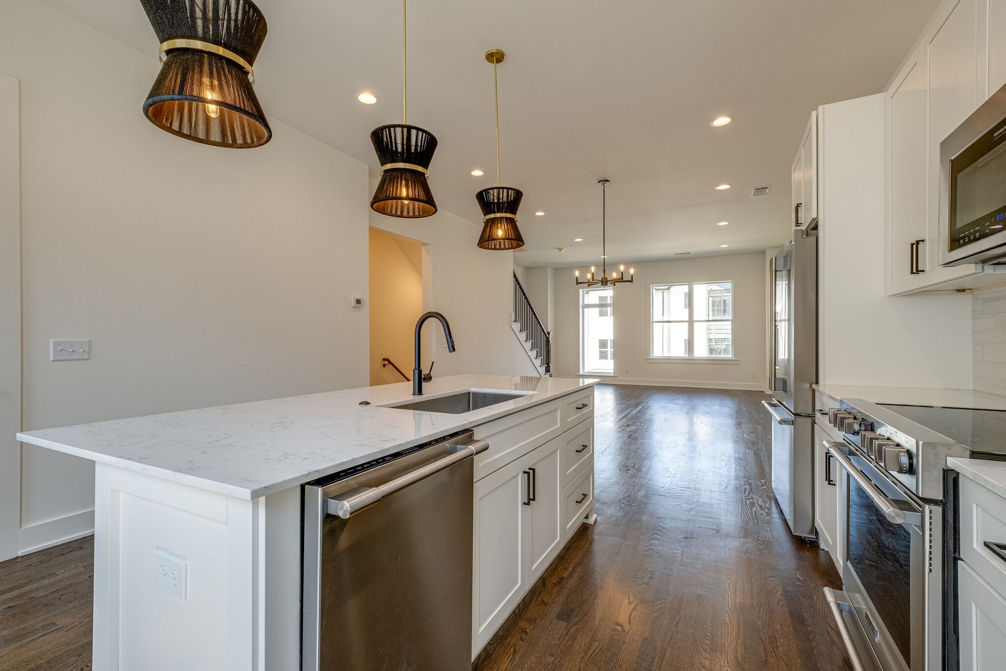 613 Vernon Ave Unit: 6