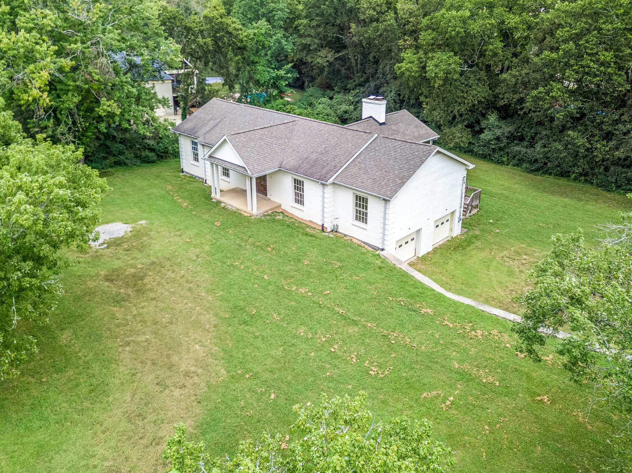 407 Hunt Club Rd
