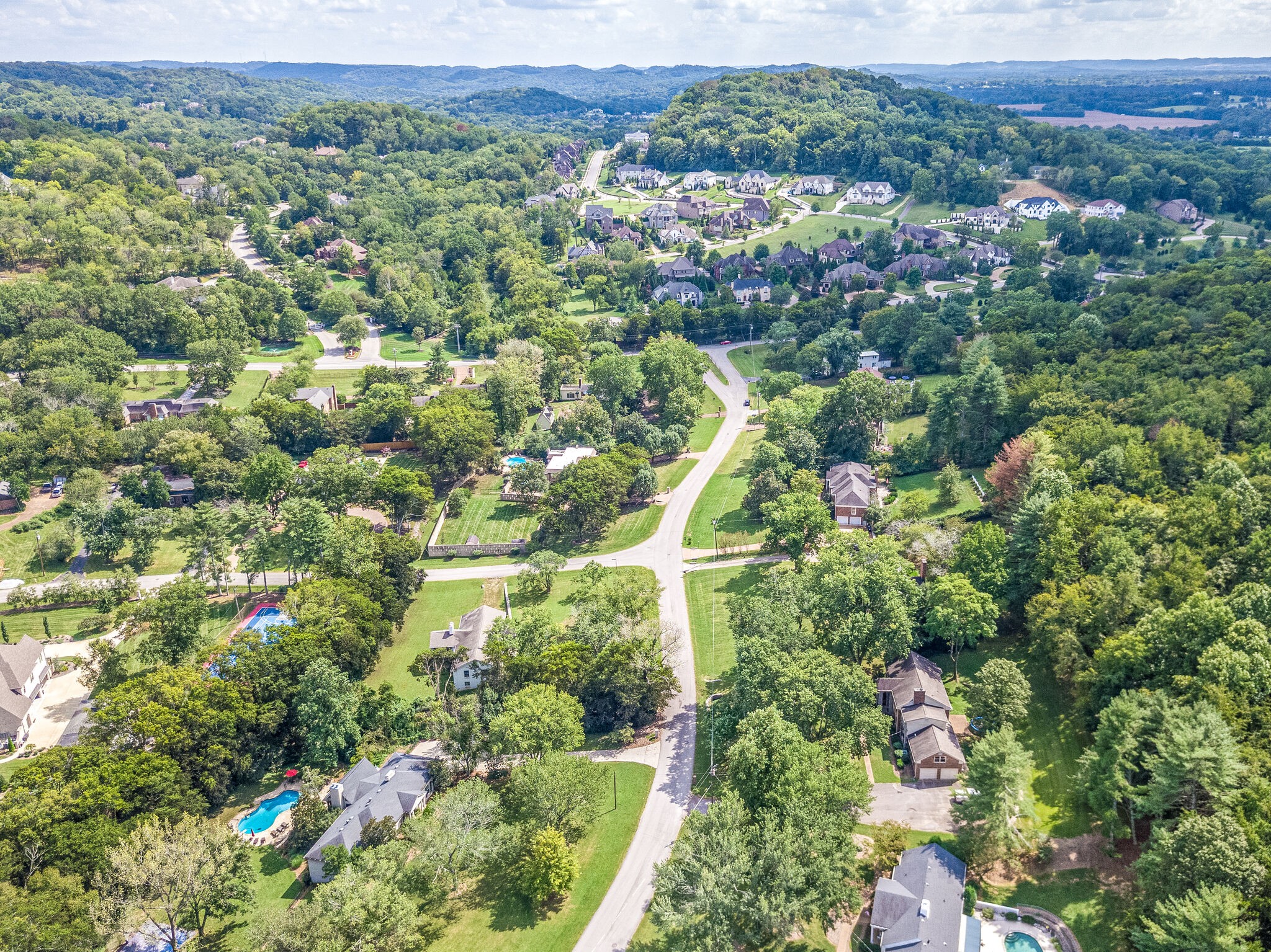 407 Hunt Club Rd