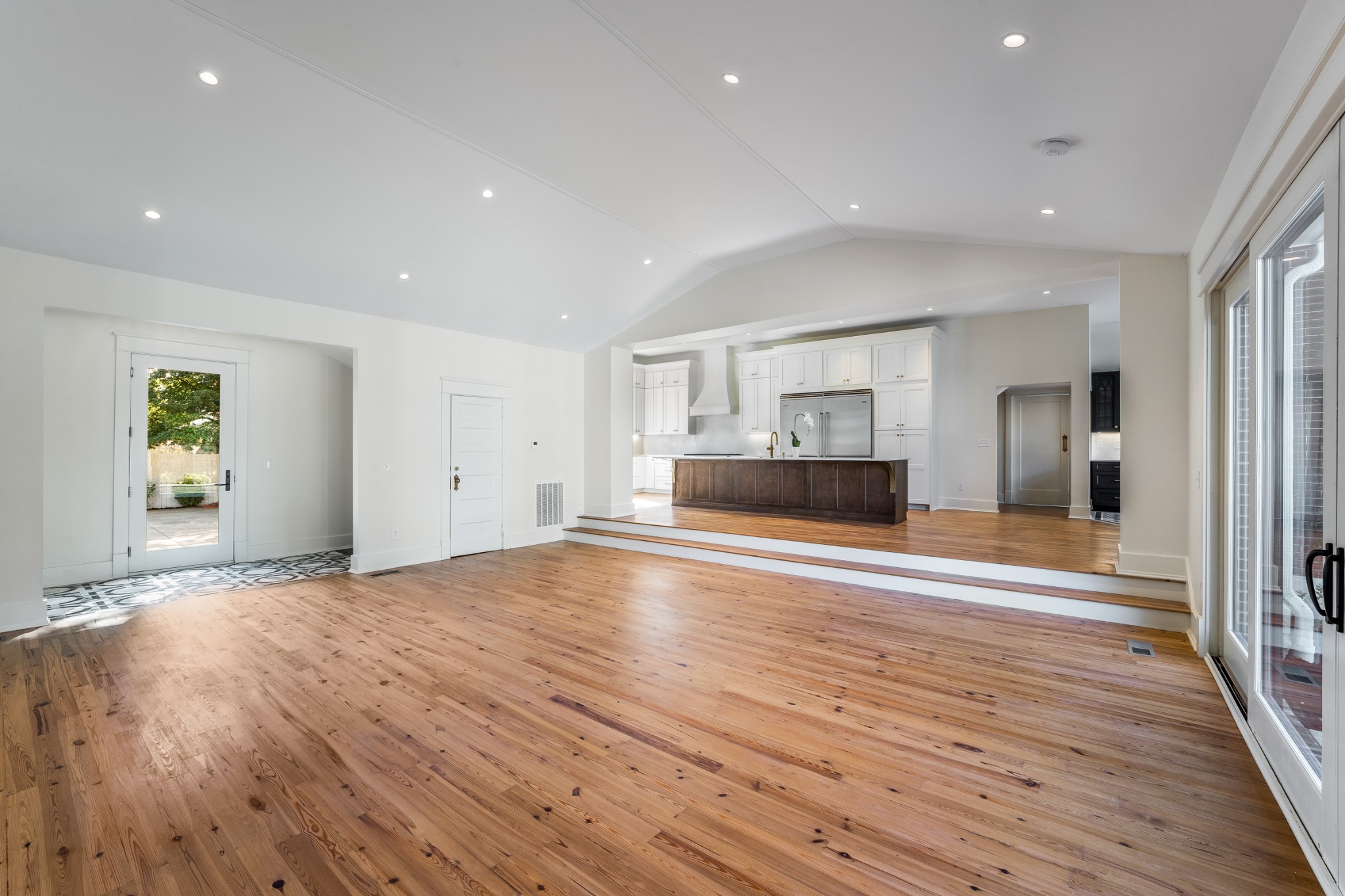 746 Benton Ave