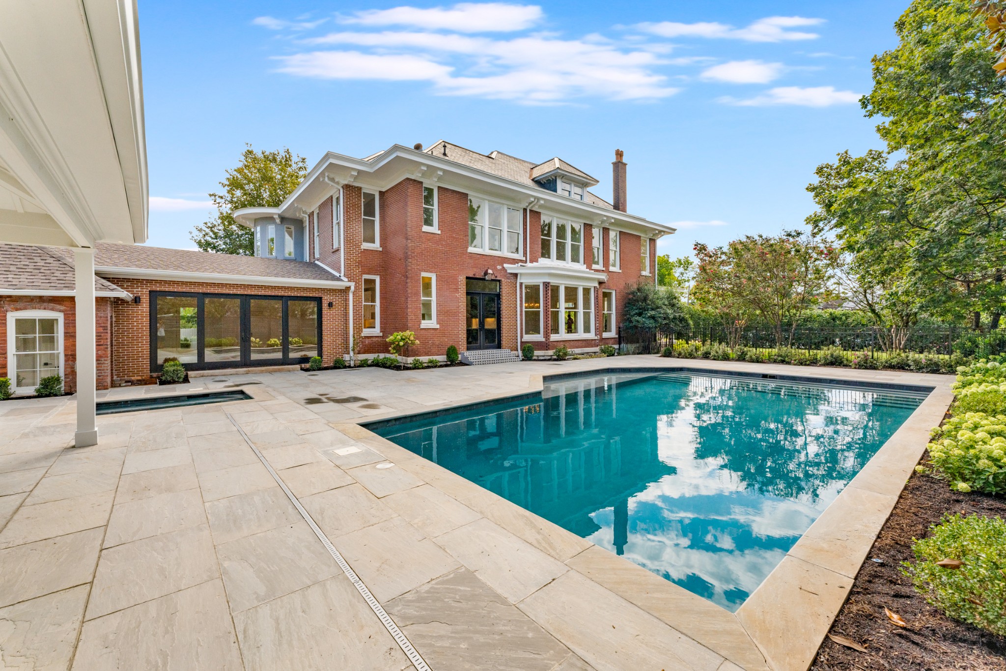 746 Benton Ave