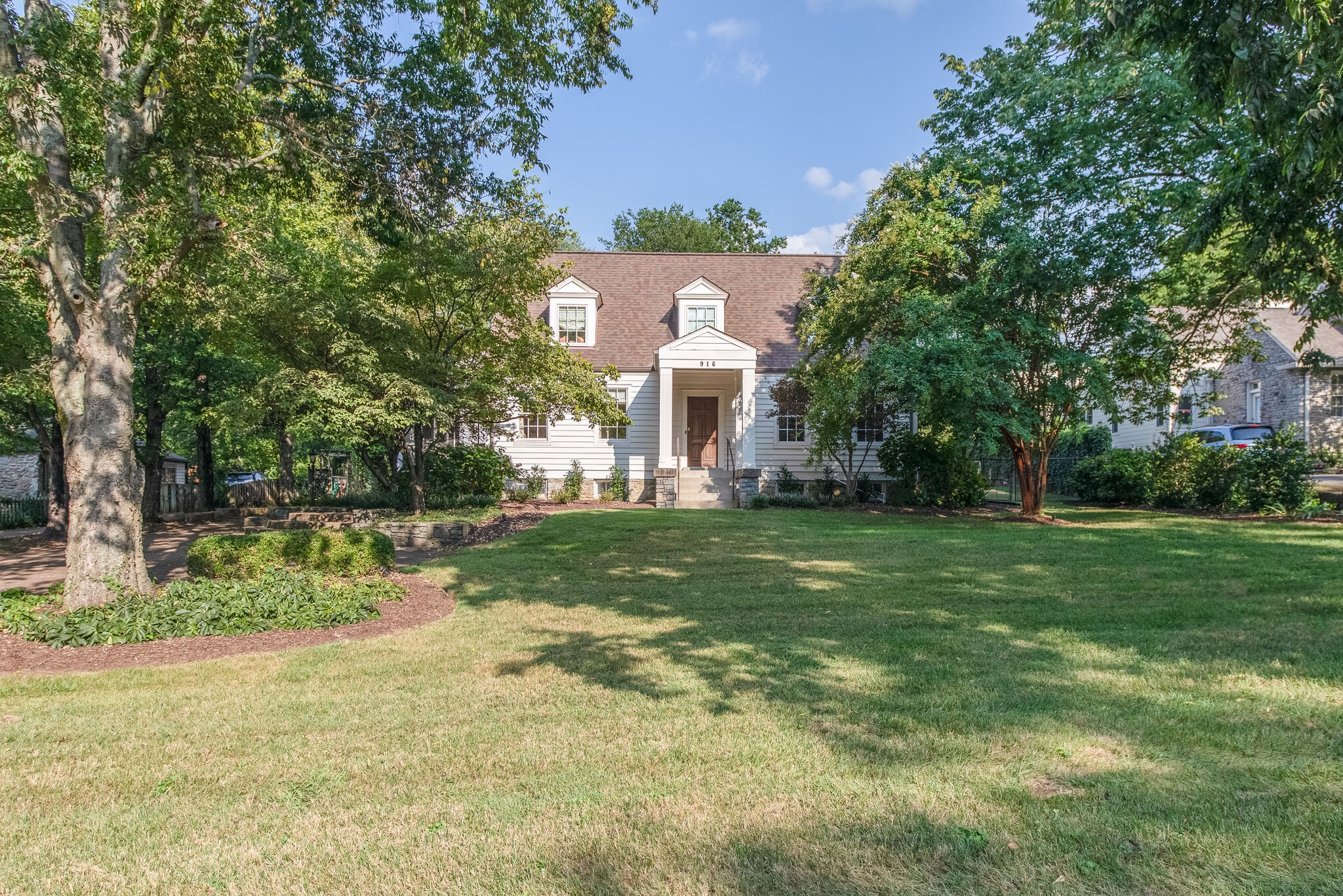 916 Wilson Blvd