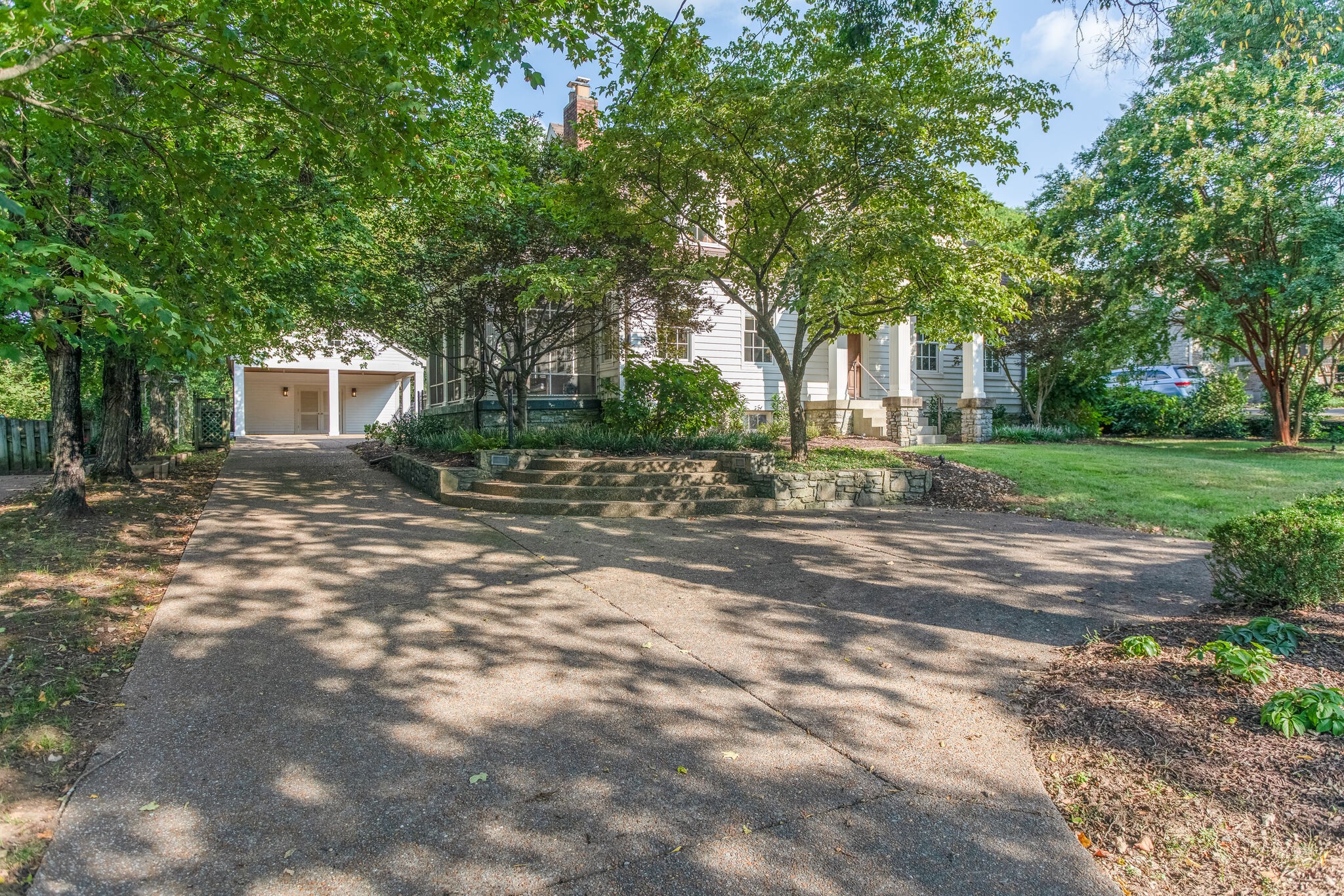 916 Wilson Blvd