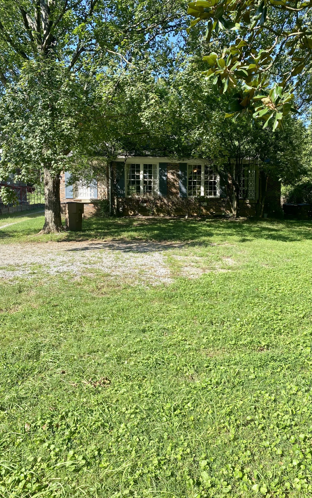 2122 Sharondale Drive