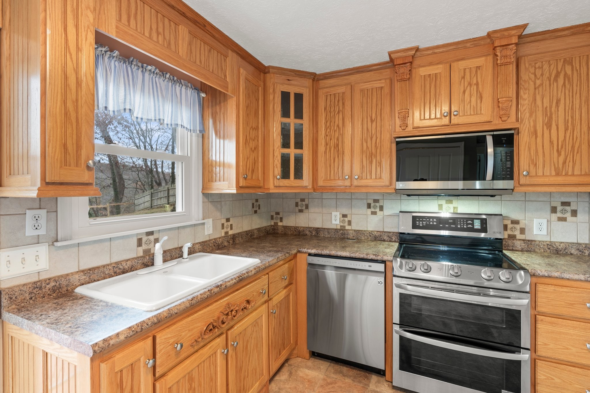 156 River Bluff Dr, W