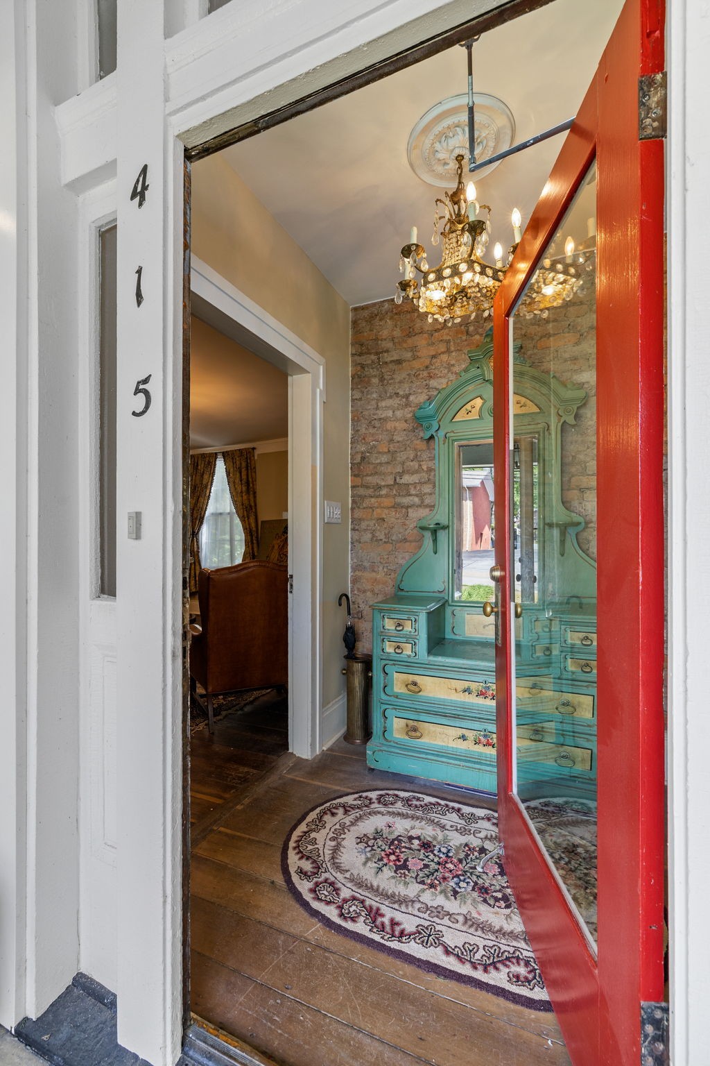 415 W 9th St