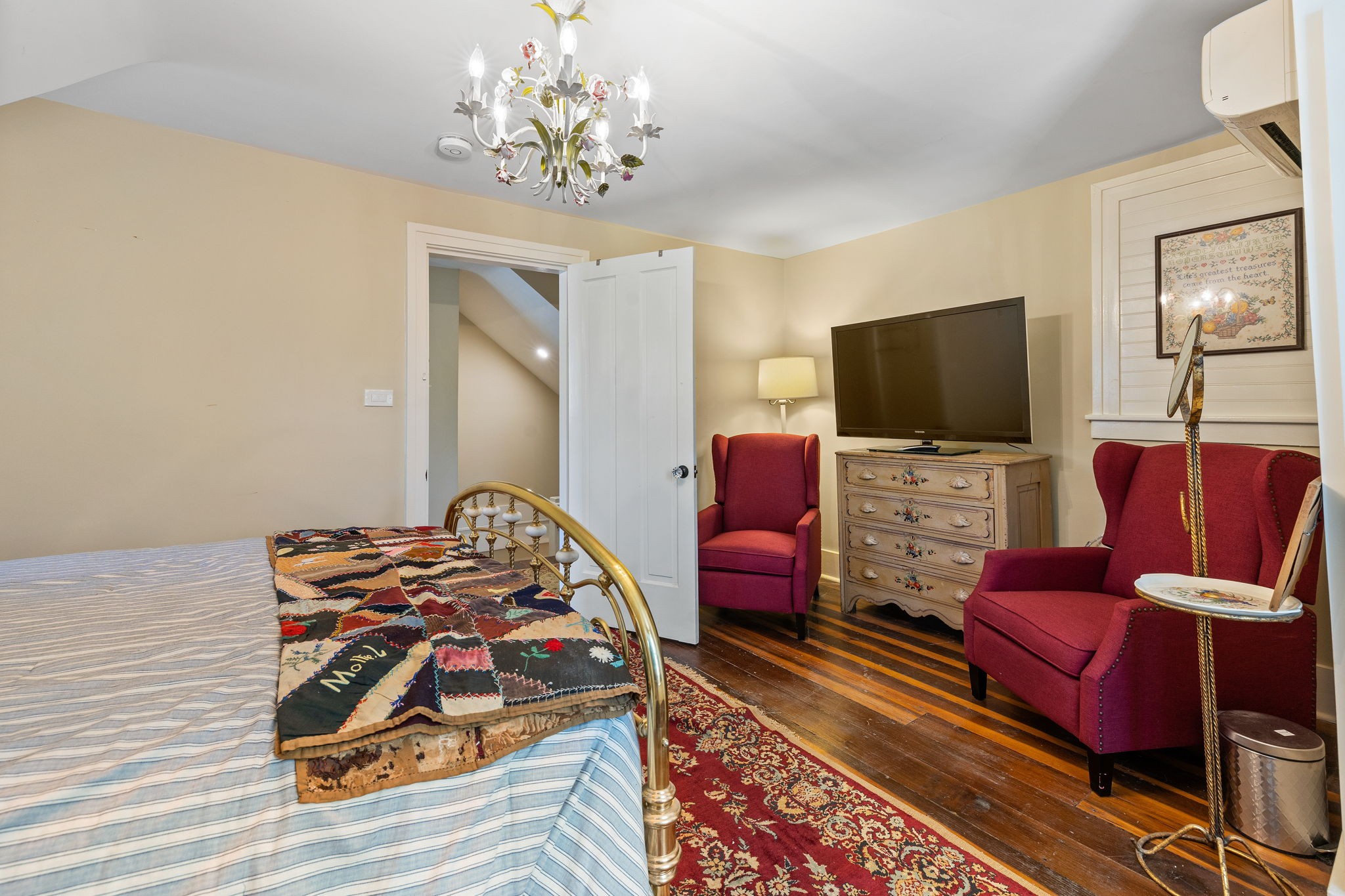 415 W 9th St