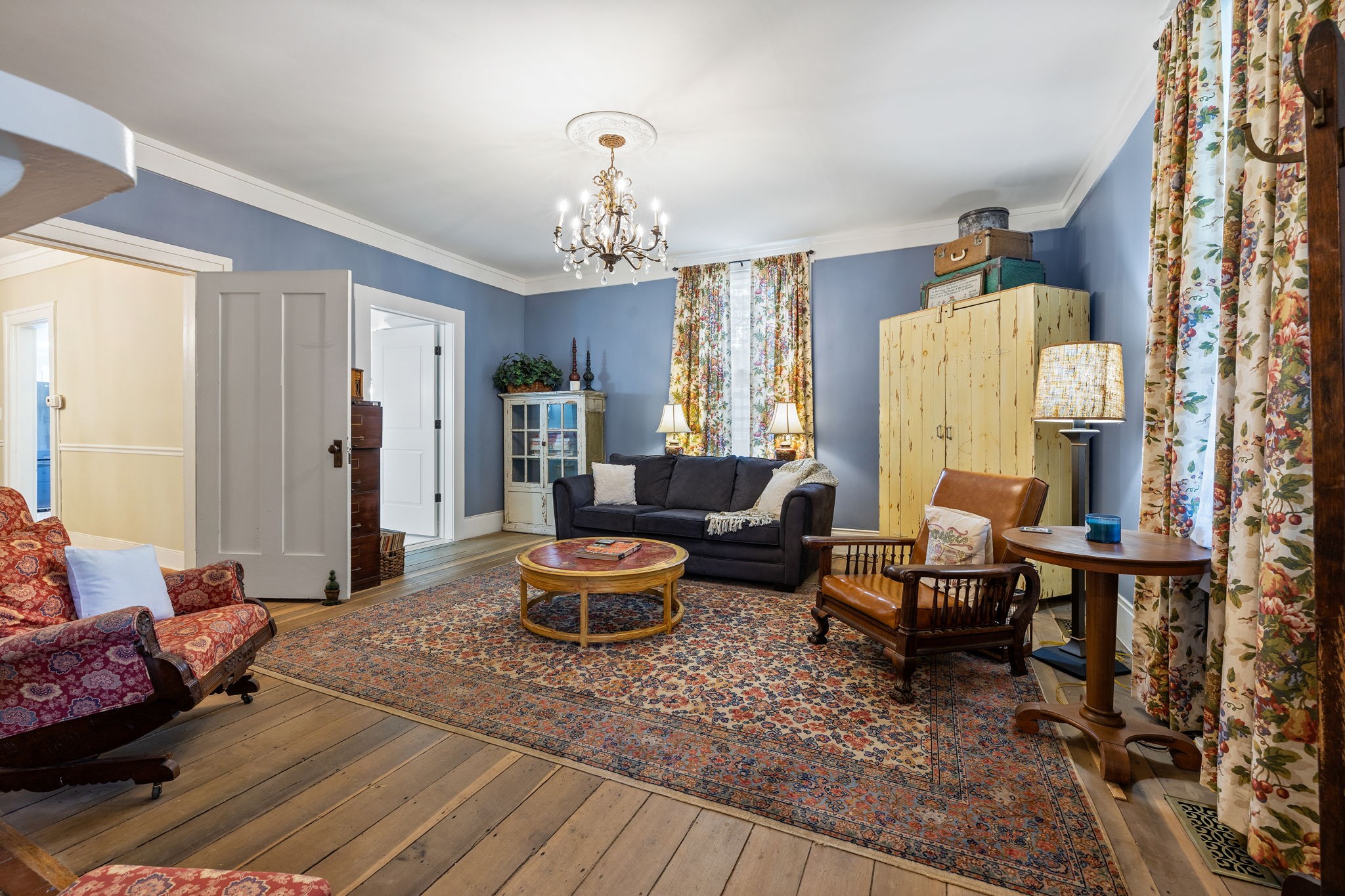 415 W 9th St